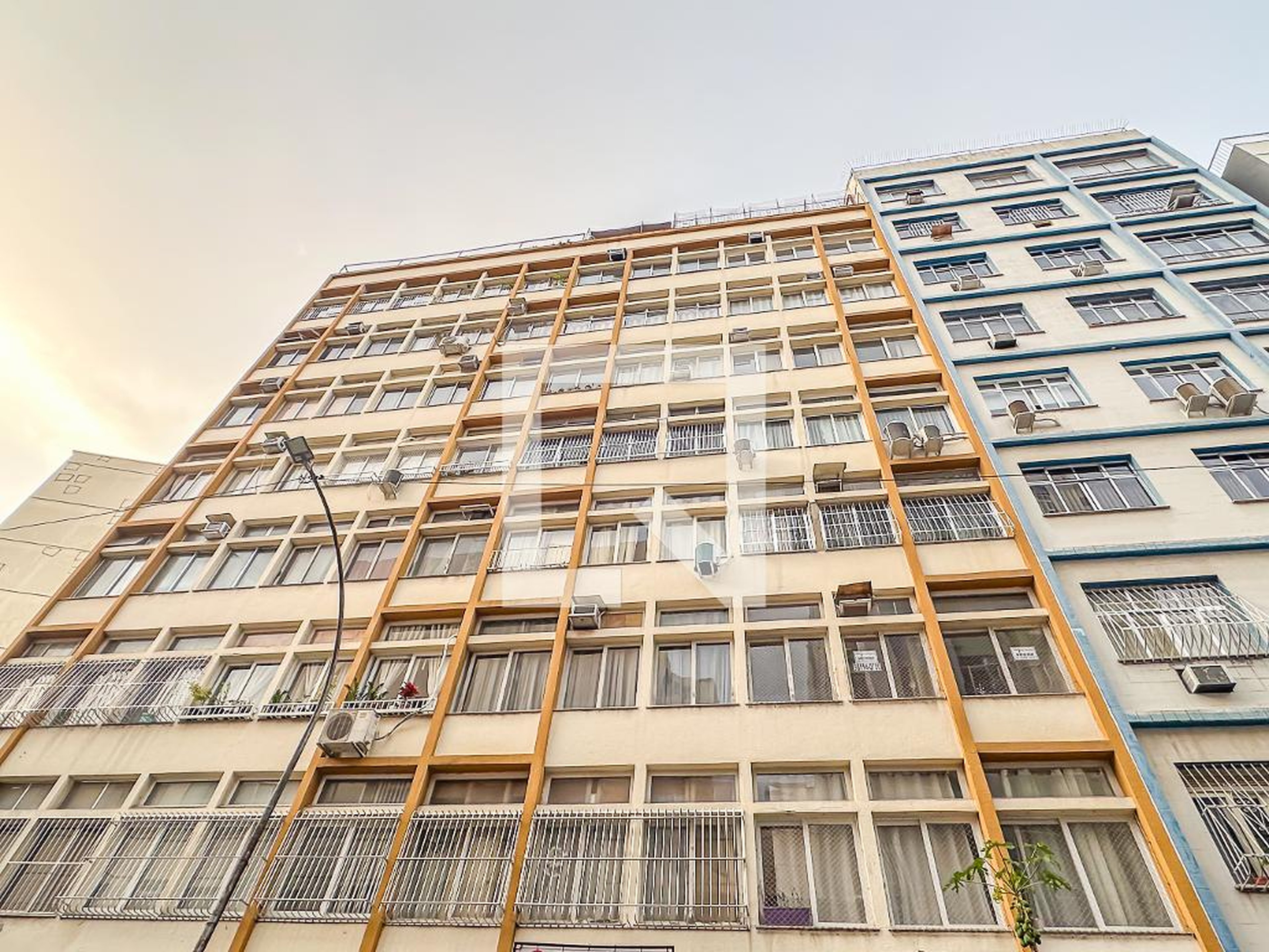 Fachada Condomínio em Rua Correia Dutra, 166