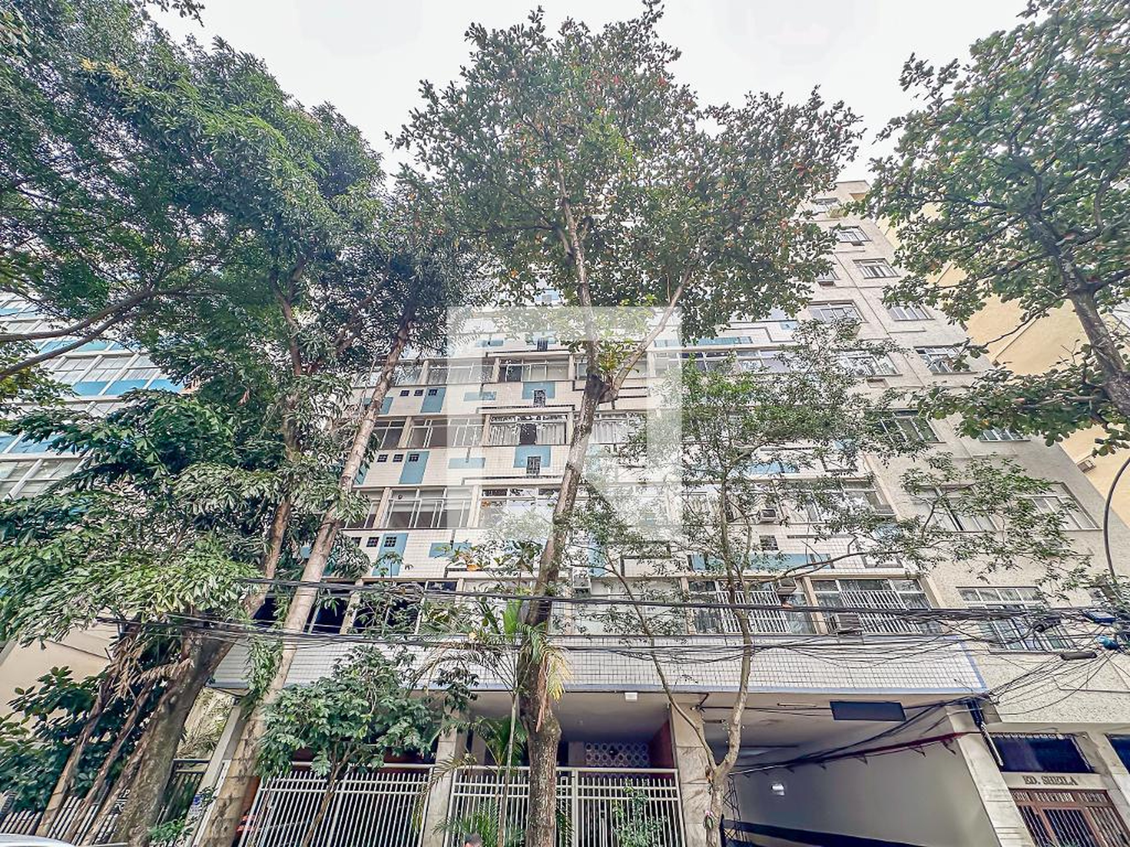 Fachada Condomínio em Rua Gago Coutinho, 60