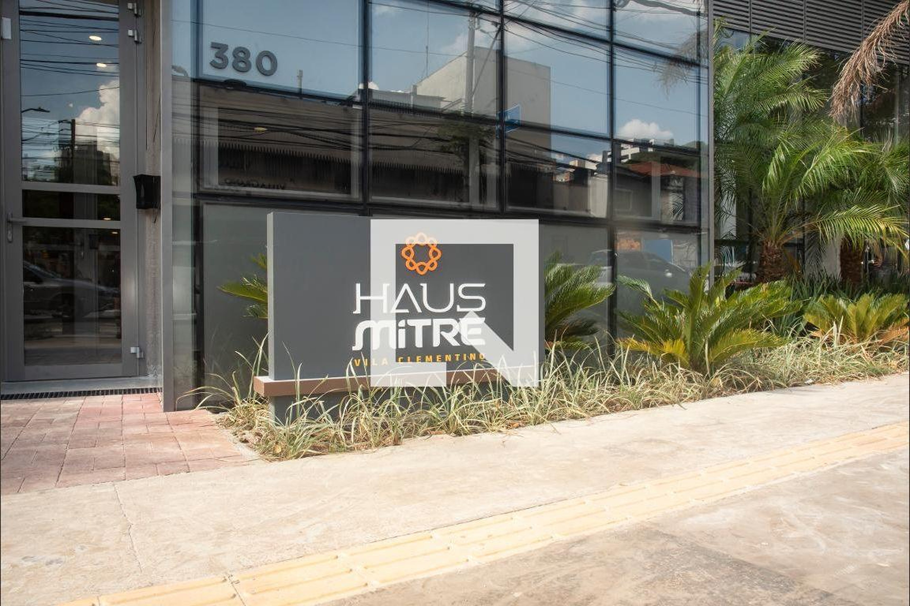 Fachada Condomínio em Rua Borges Lagoa, 260