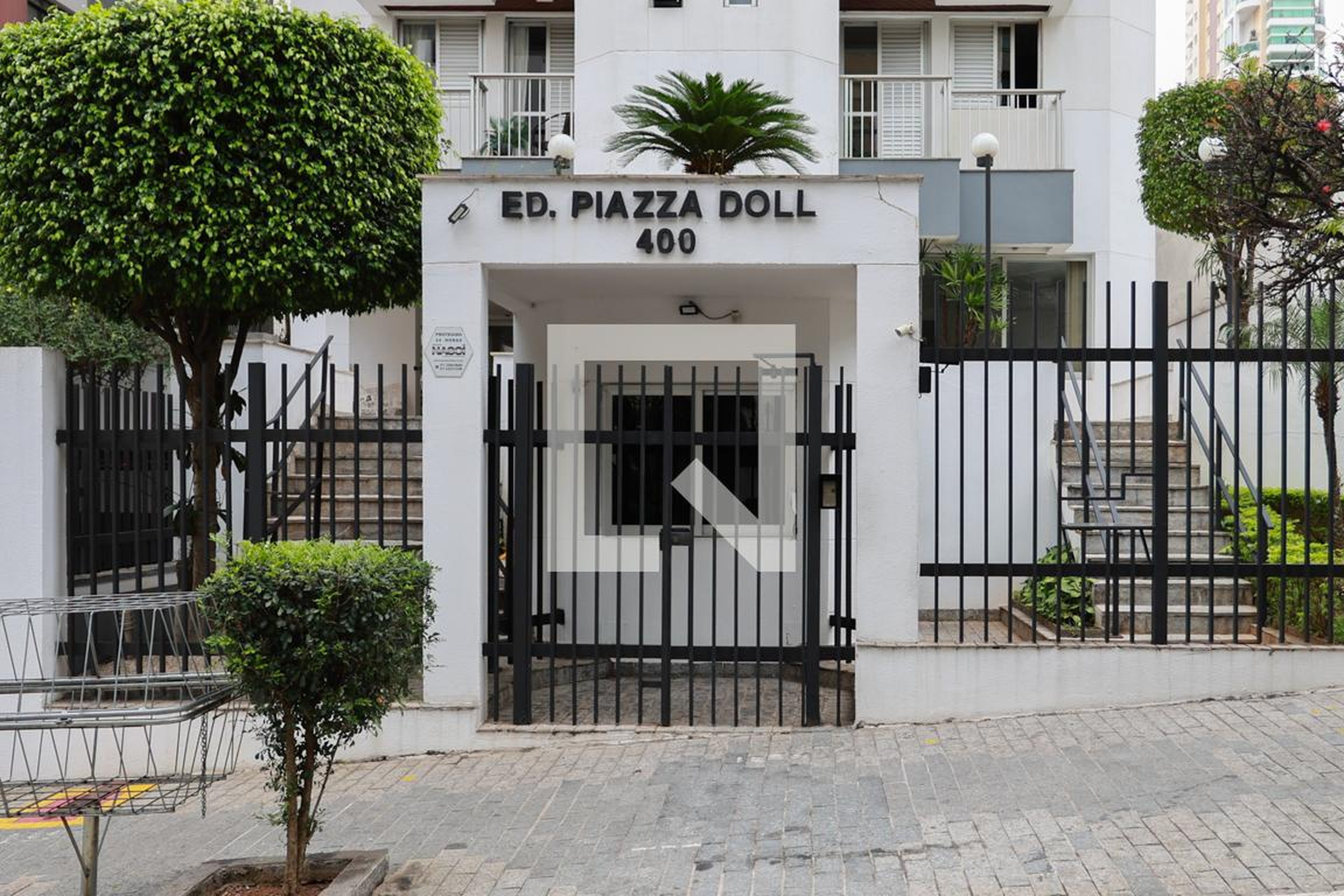 Fachada do condomínio Edifício Piazza Doll