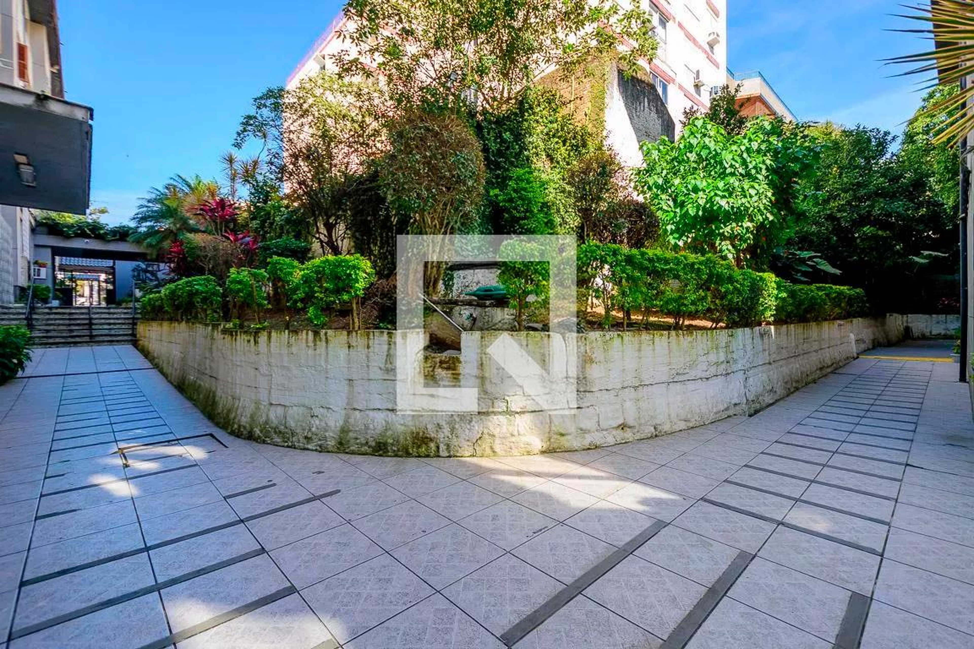 Fachada Condomínio em Rua Silveiro, 381