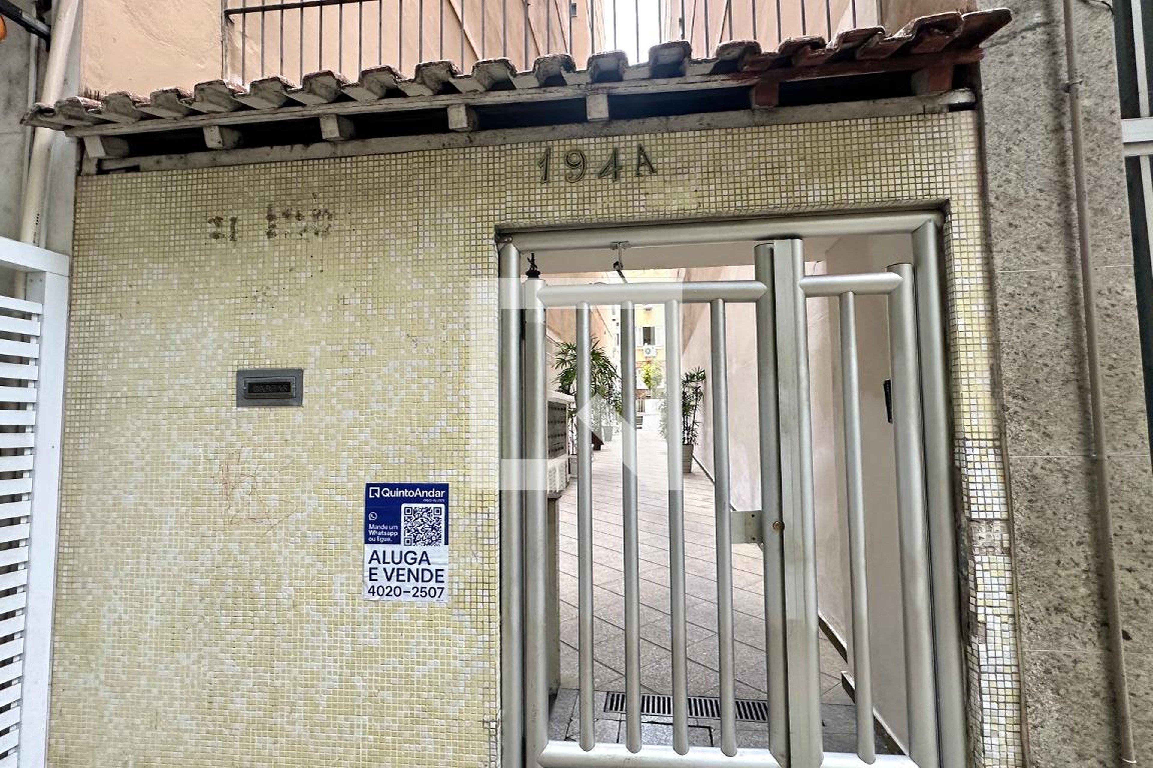 Fachada Condomínio em Rua Tonelero, 2