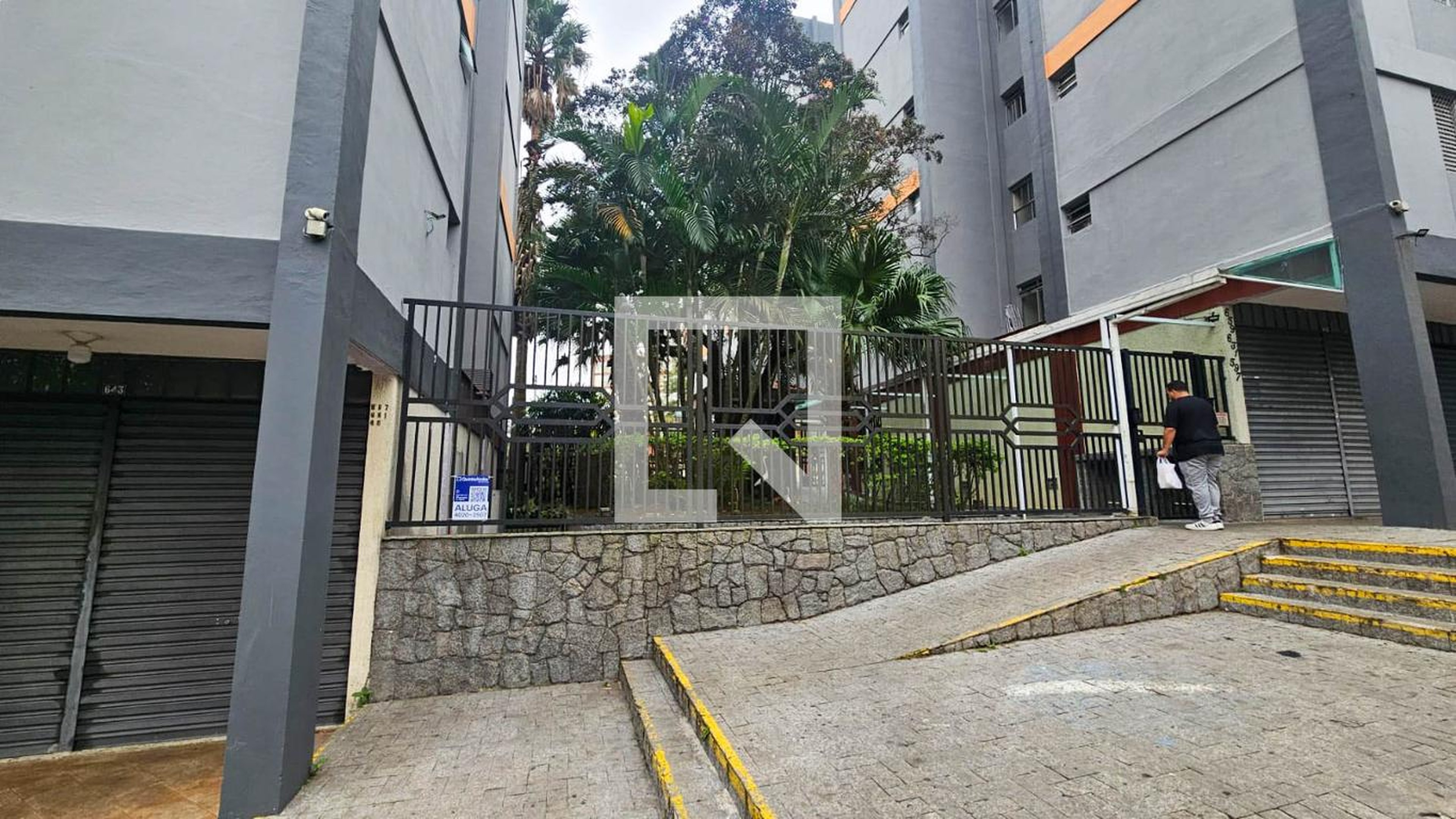 Fachada Condomínio Conjunto Habitacional Alfazemas I