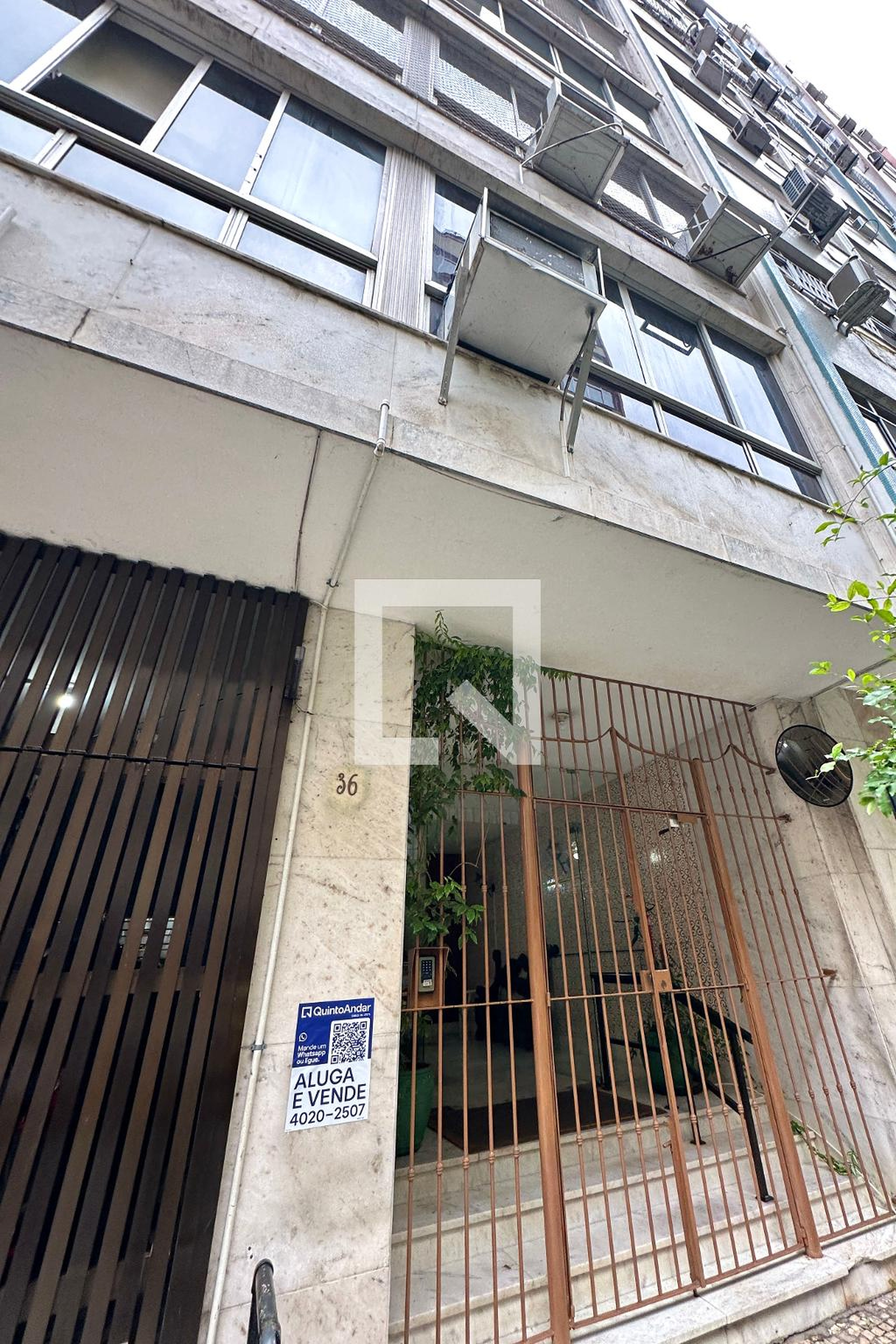 Fachada Condomínio em Rua Silva Castro, 36