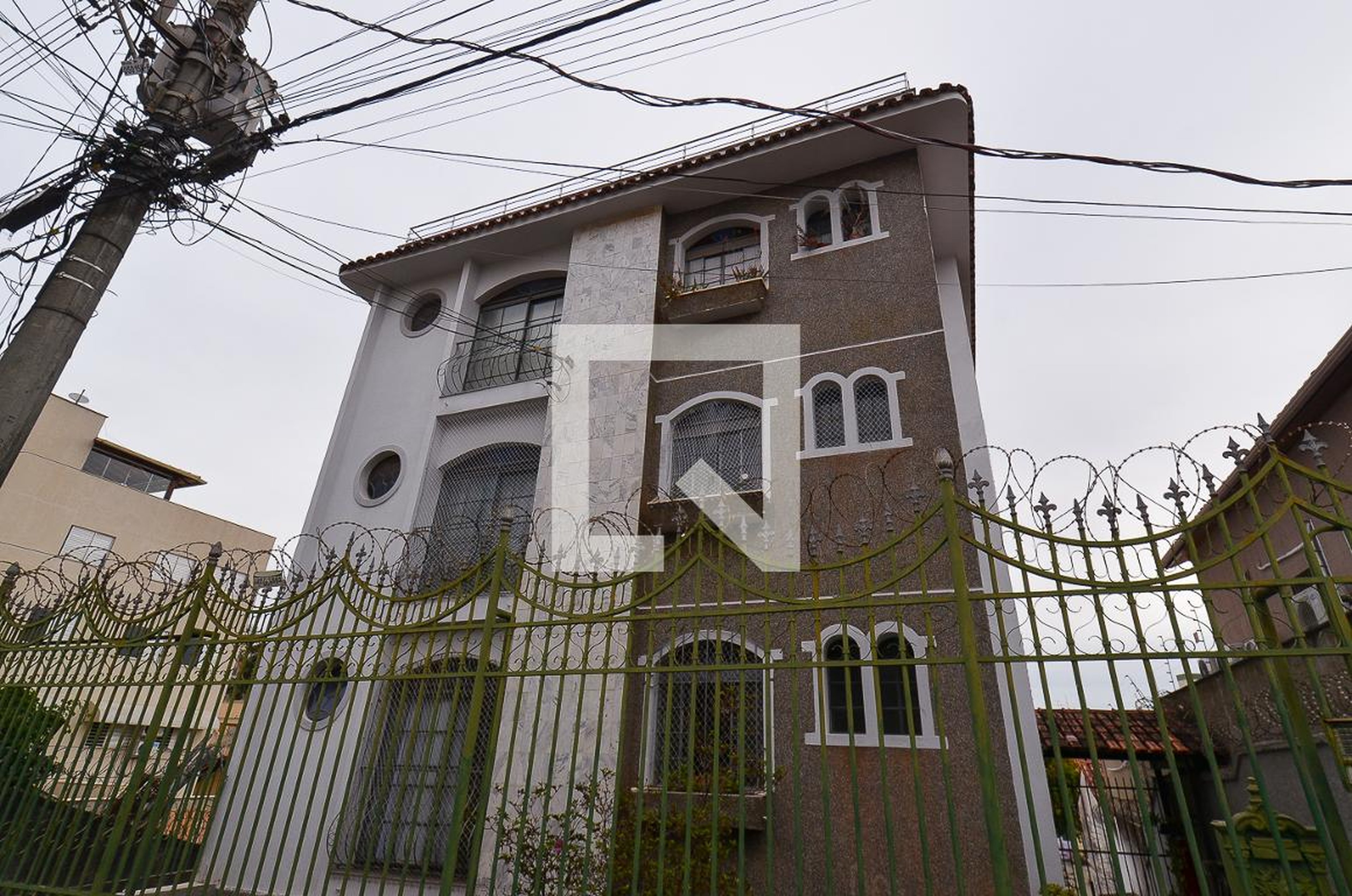 Fachada Condomínio em Rua Paraisópolis, 242