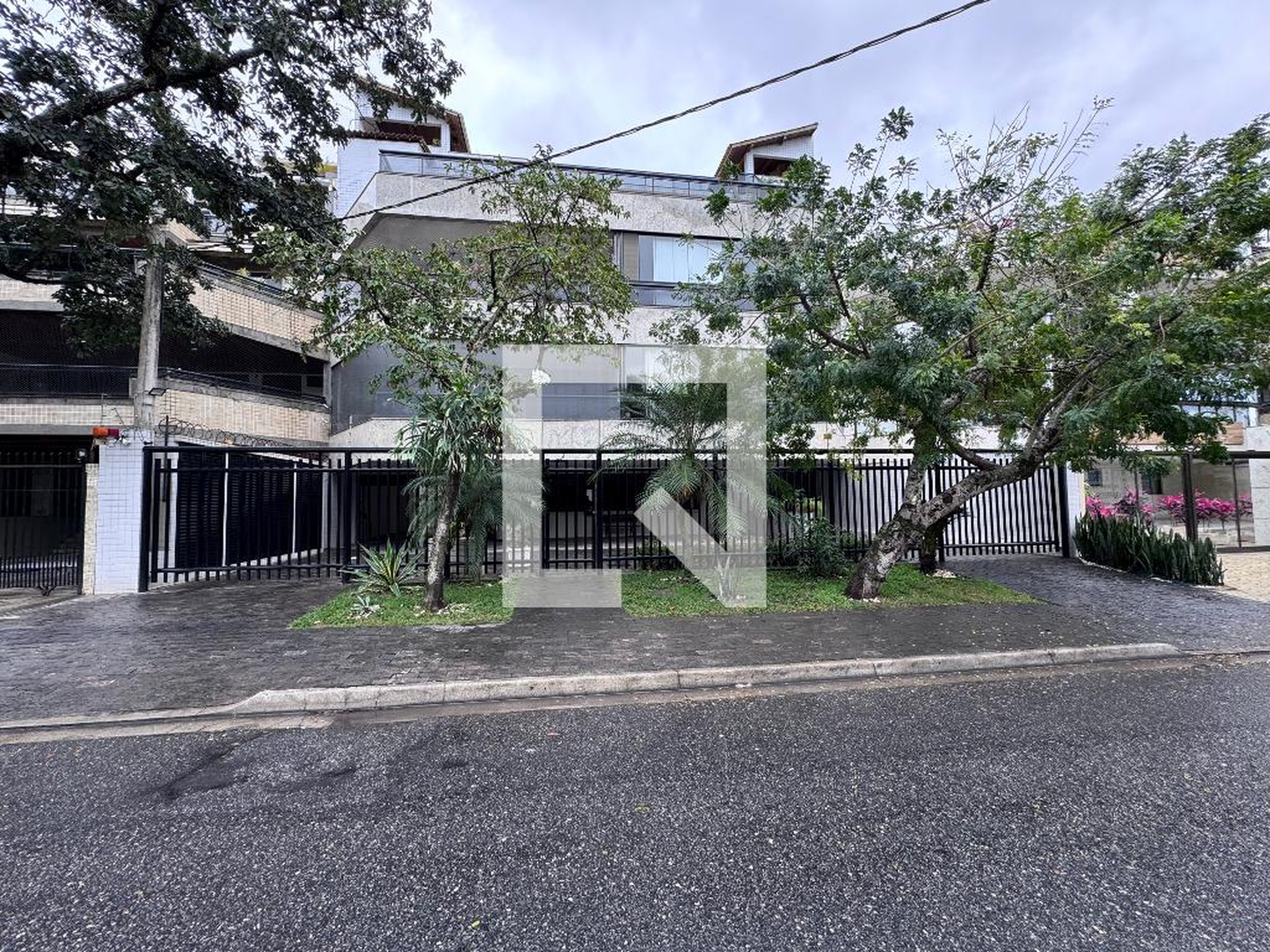 Fachada Condomínio em Rua São Francisco de Assis, 297