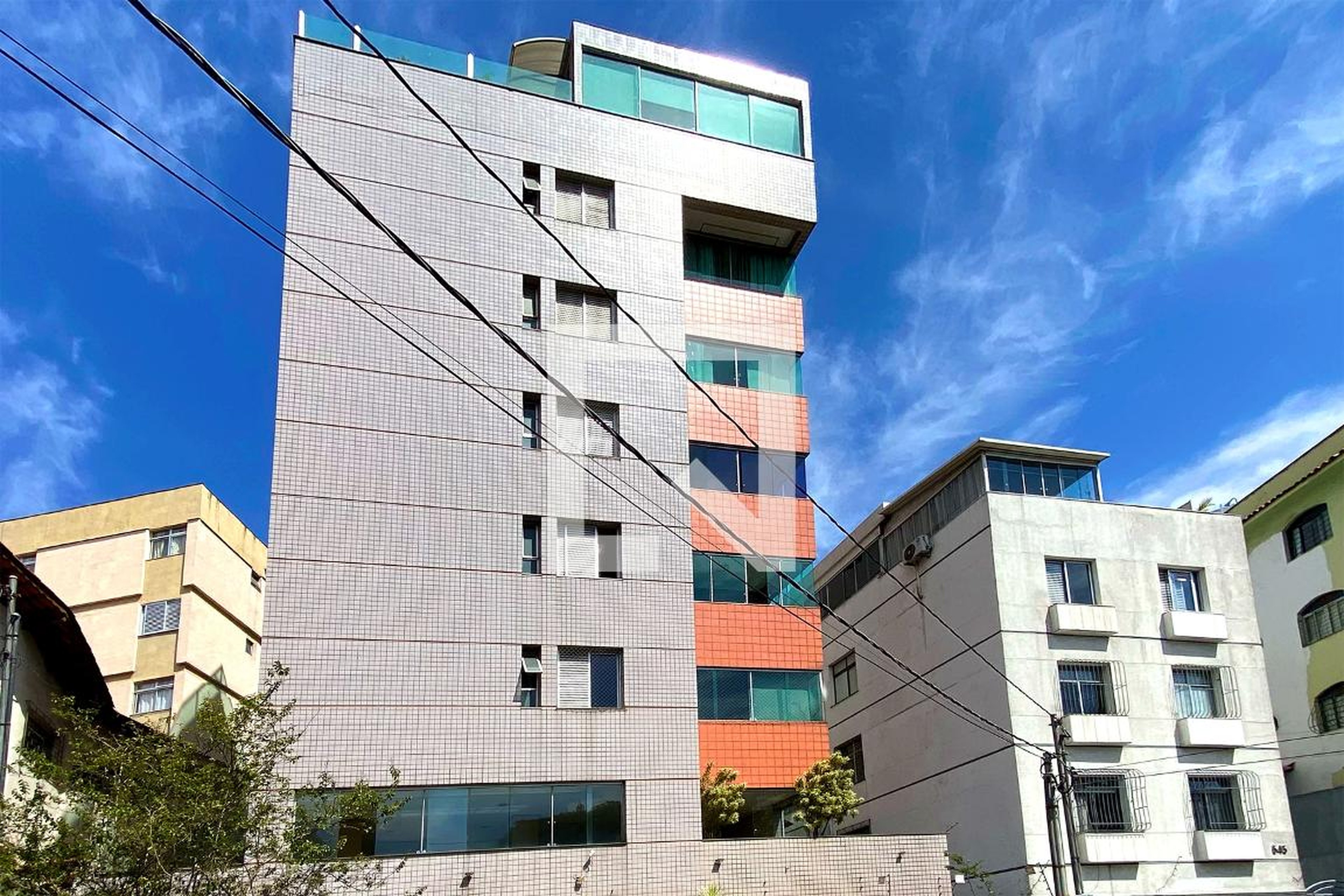 Fachada Condomínio em Rua Guanhães, 533