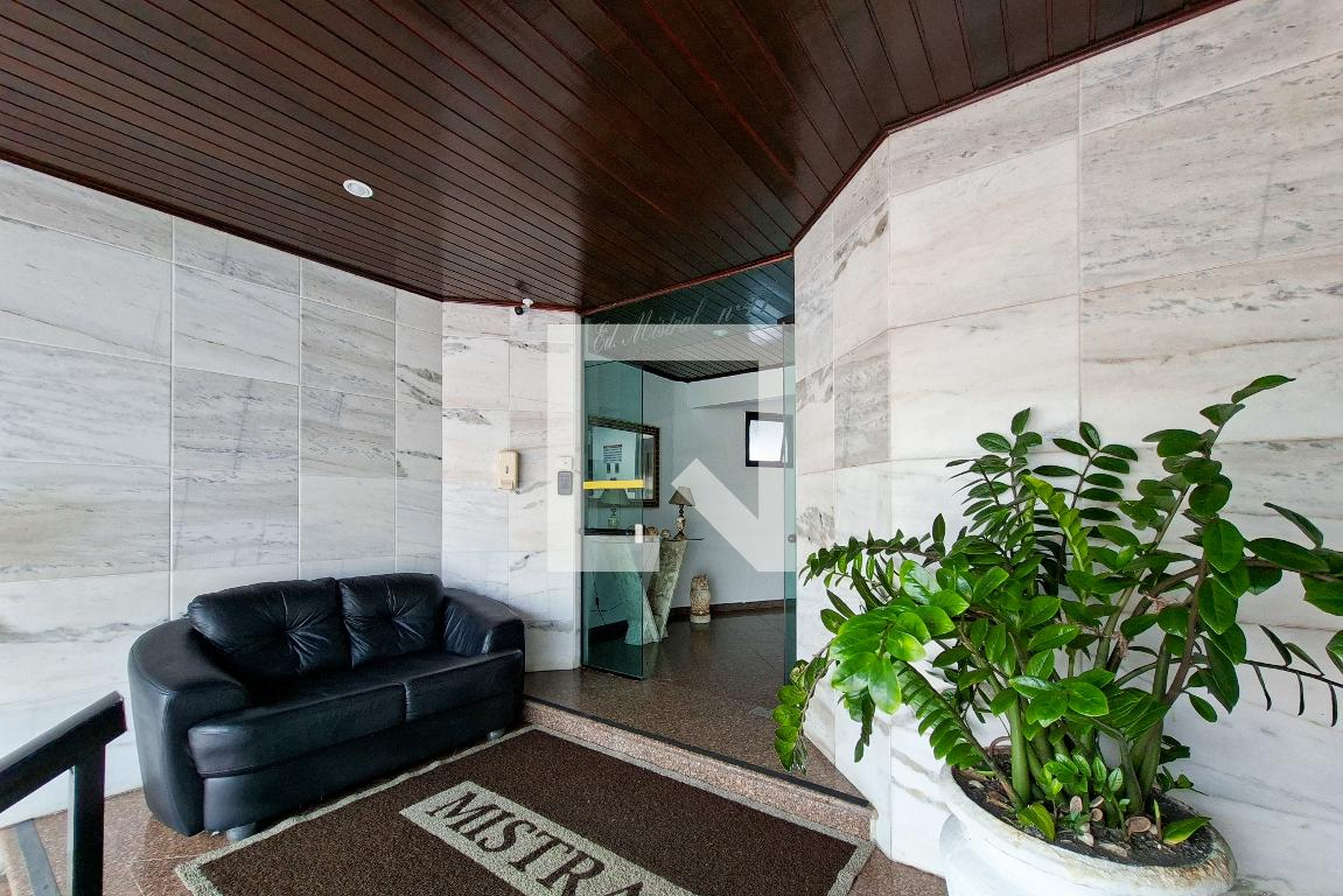 Hall de entrada - Mistral