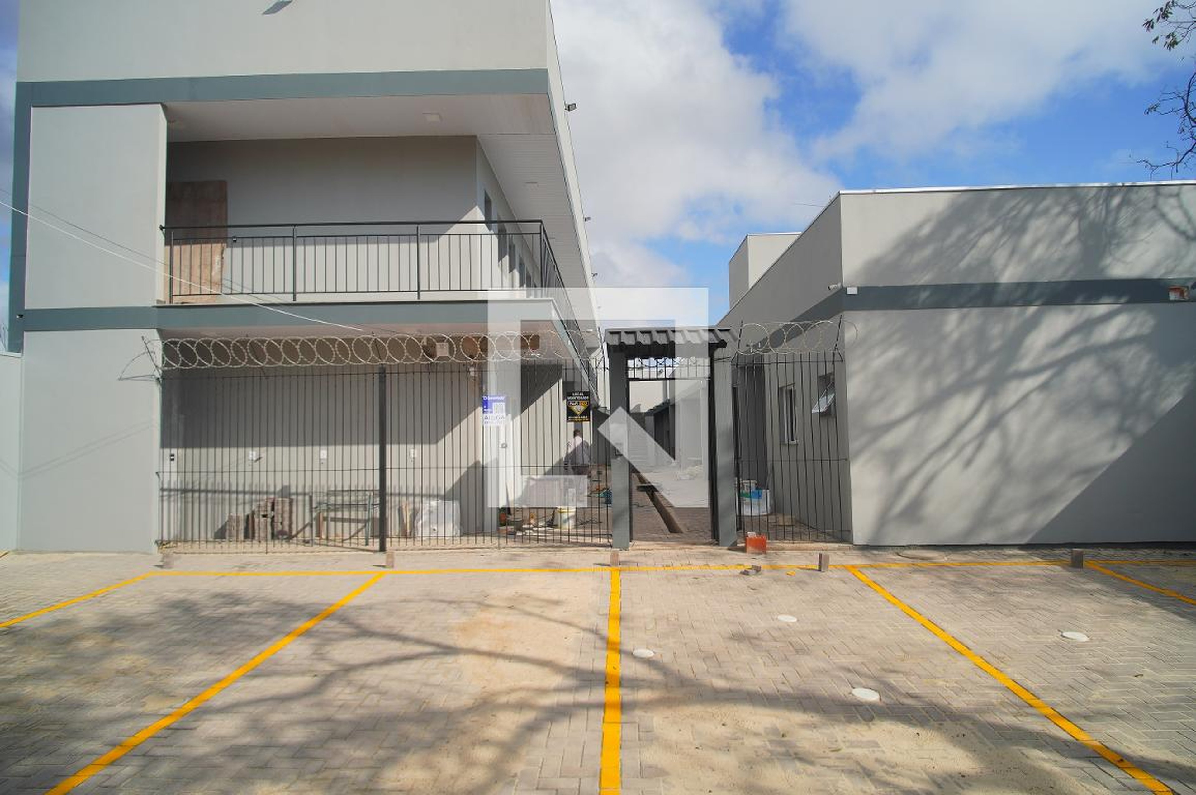 Fachada Condomínio em Rua Santa Rosa, 95