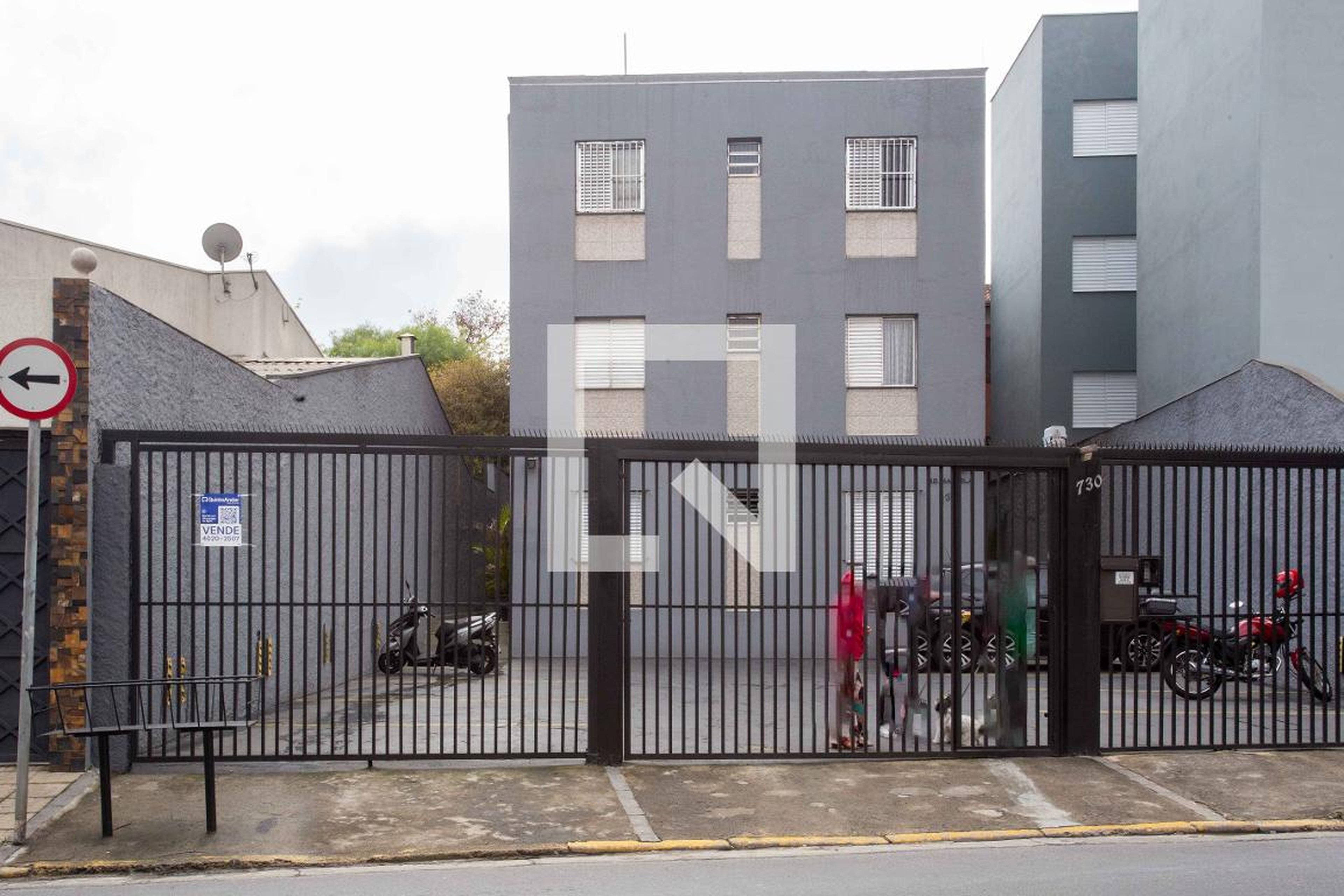 Fachada Condomínio em Rua Cristiano Angeli, 730