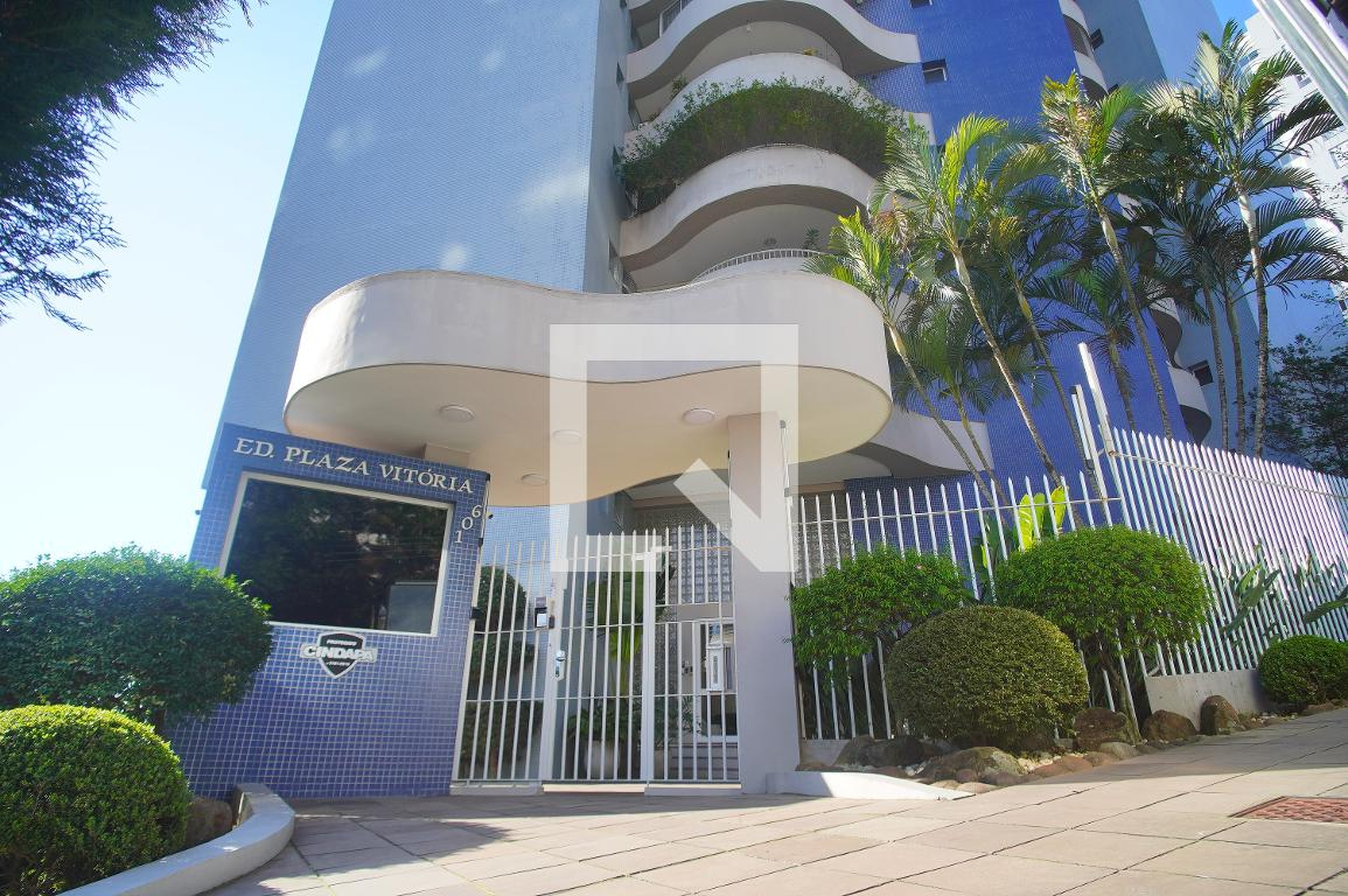 Fachada Condomínio em Rua Heller, 106