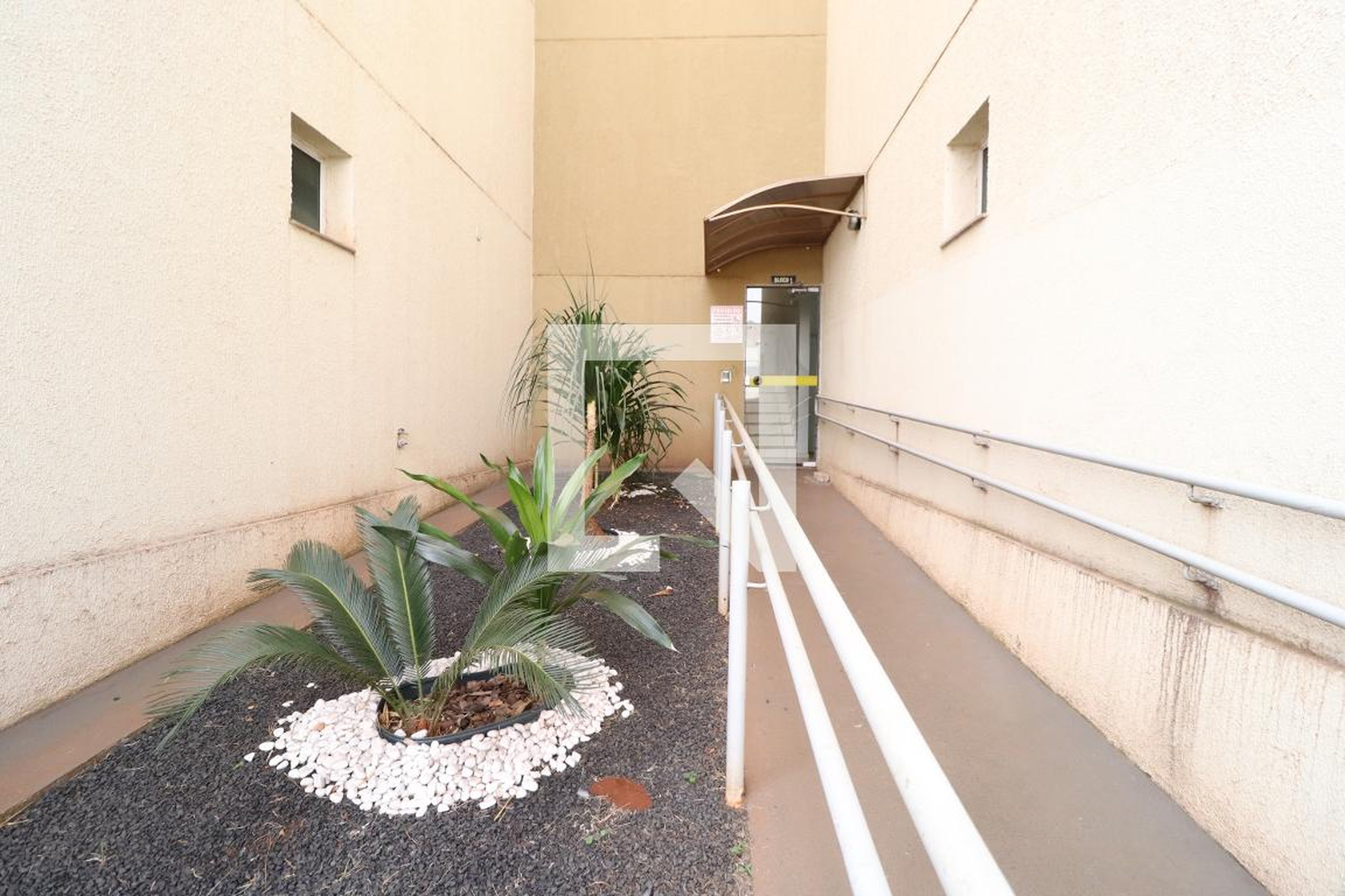 Hall de entrada Condomínio em Rua Luiz Ernane Scalia, 98