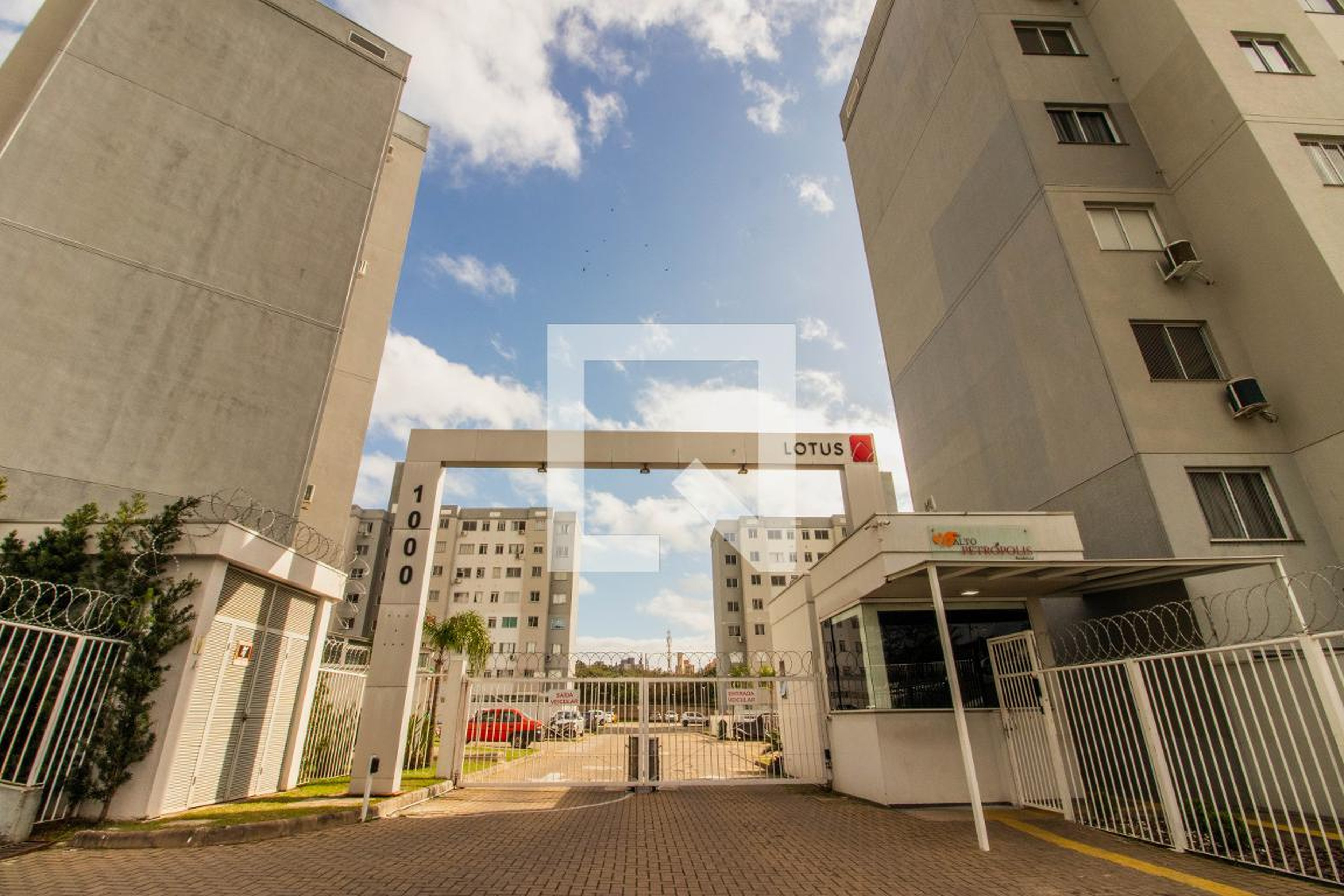 Fachada Condomínio em Avenida Germano Schmarczek, 724
