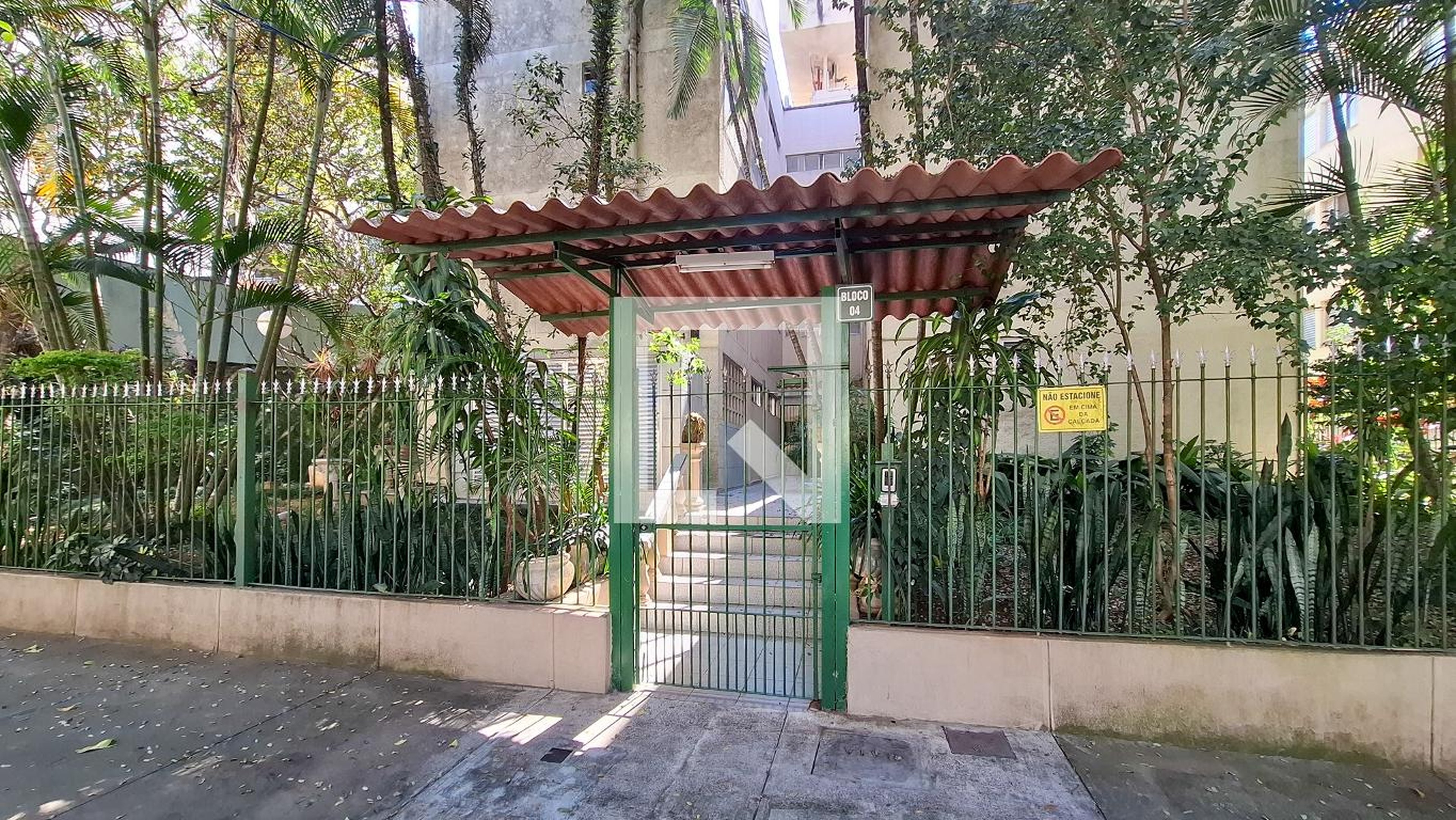 Fachada do Prédio Edifício residencial Alto de Pinheiros 2000