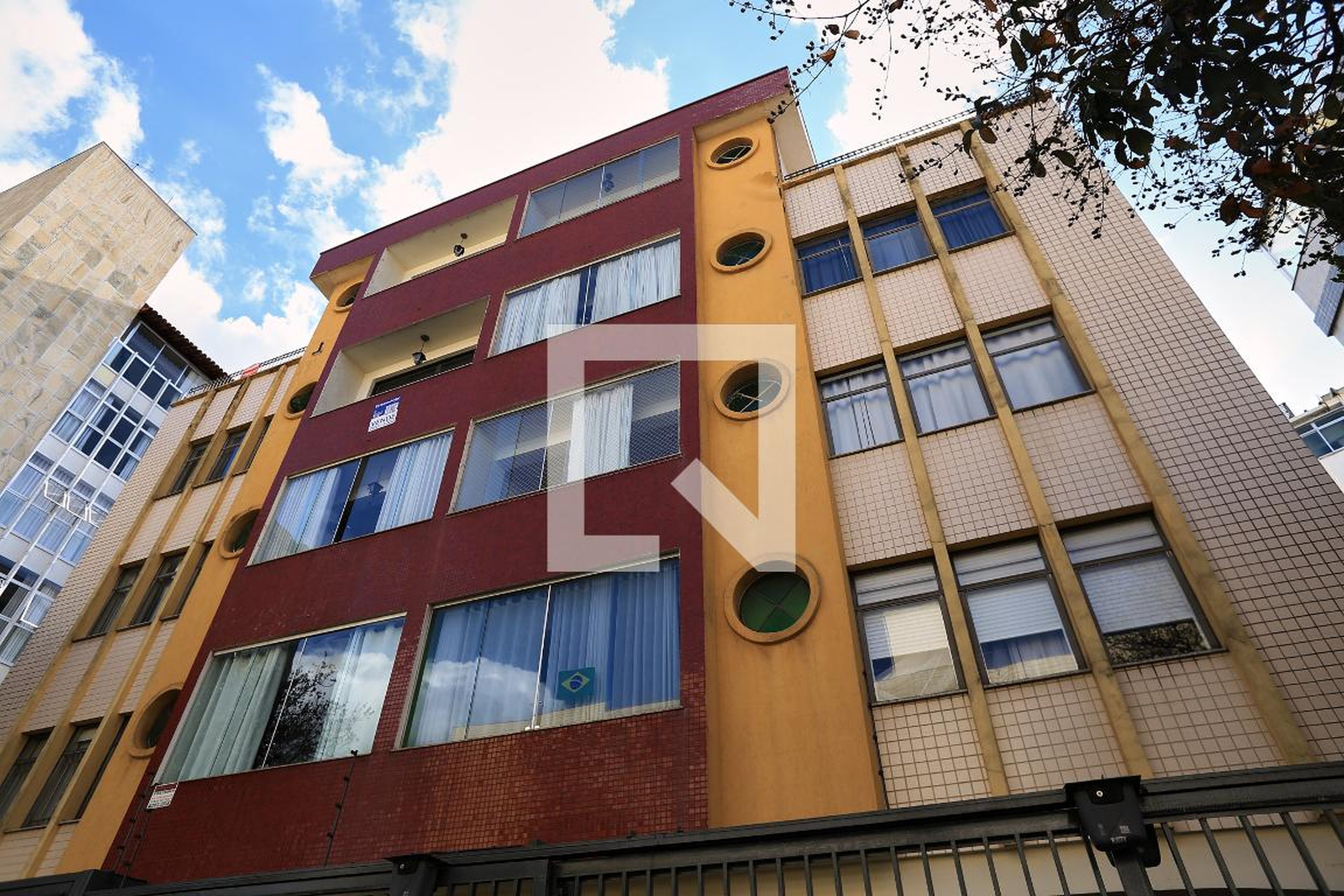 Fachada Condomínio em Rua Bolívia, 136