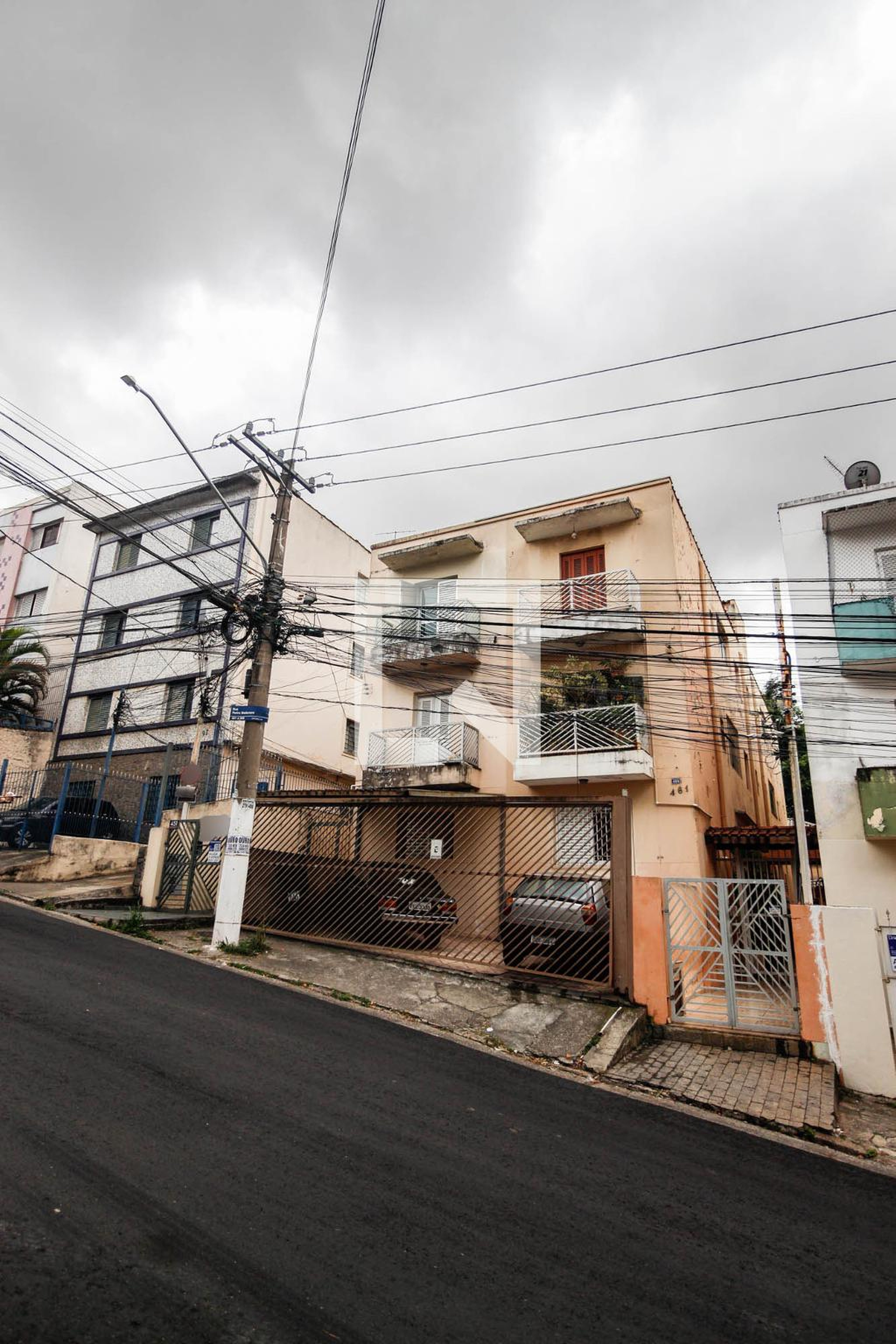 Fachada Condomínio em Rua Pedro Madureira, 461