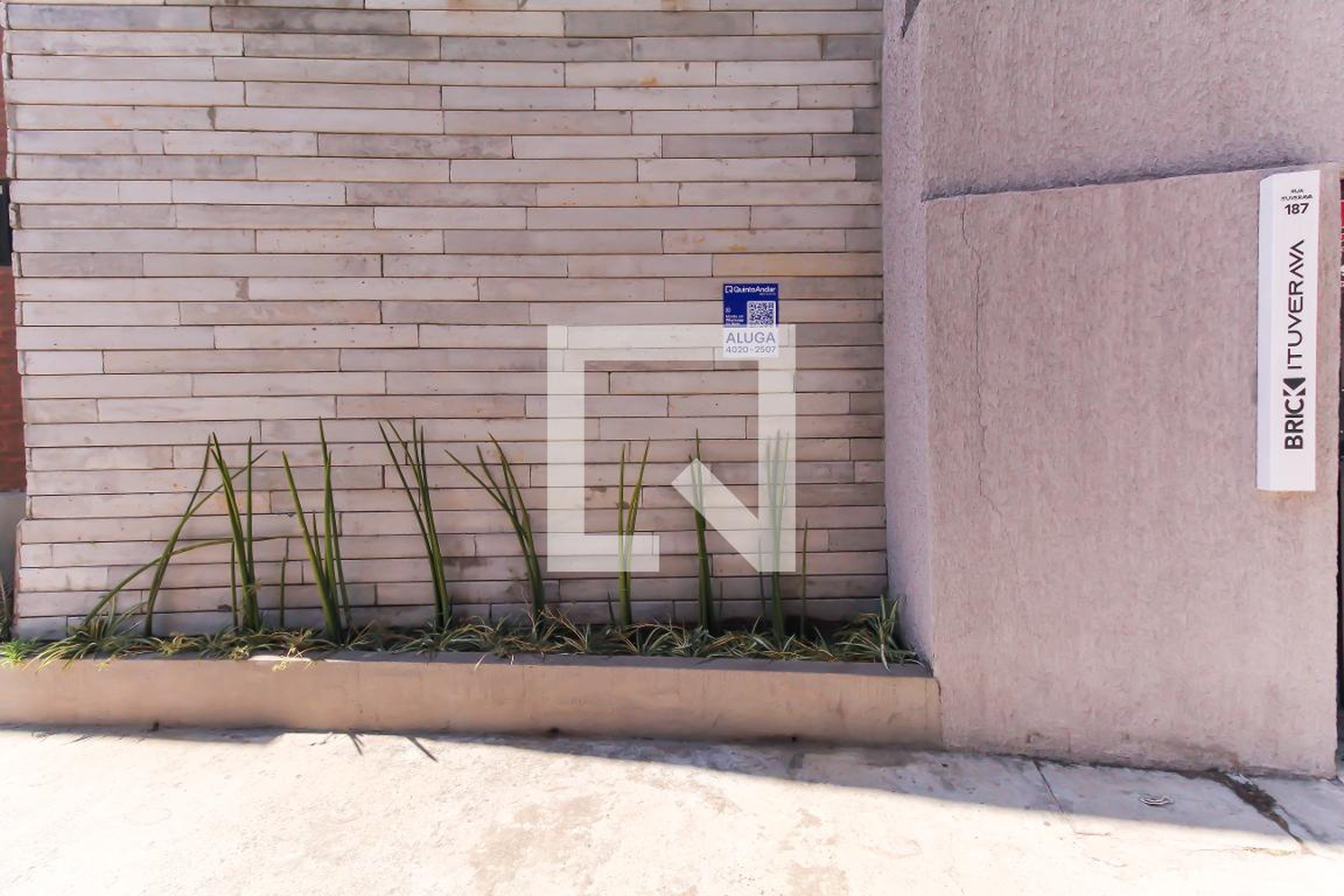 Fachada Condomínio em Rua Ituverava, 186