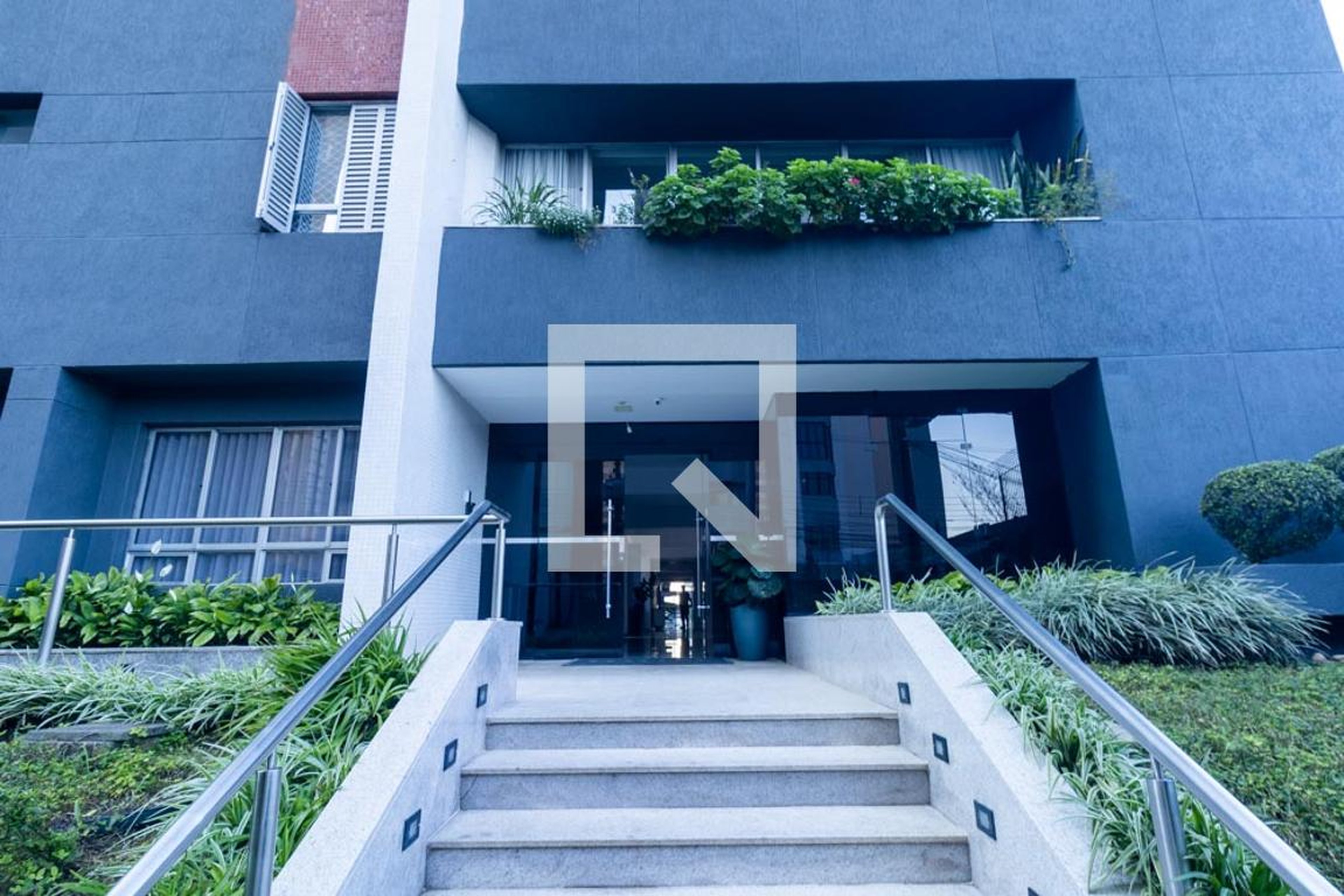 Fachada Condomínio em Rua Alferes Ângelo Sampaio, 967