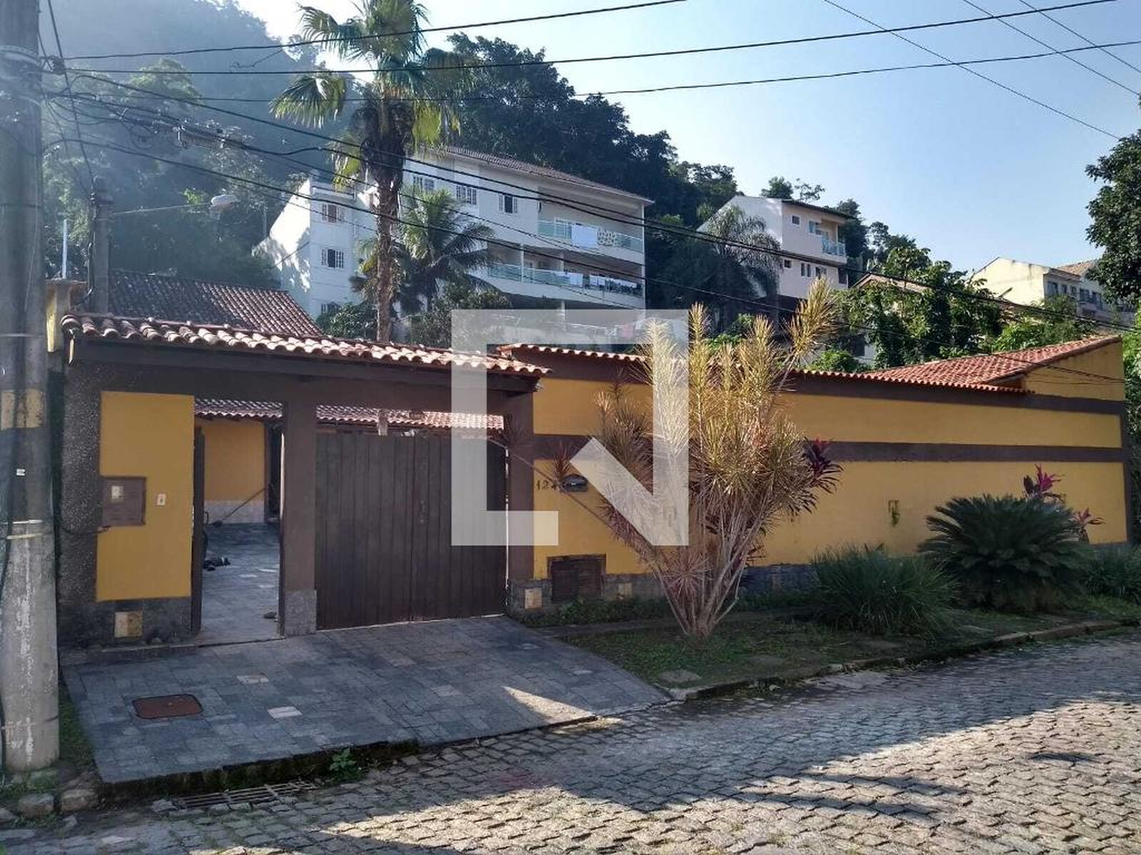 Fachada Condomínio em Rua Antônio da Costa Magalhães, 124