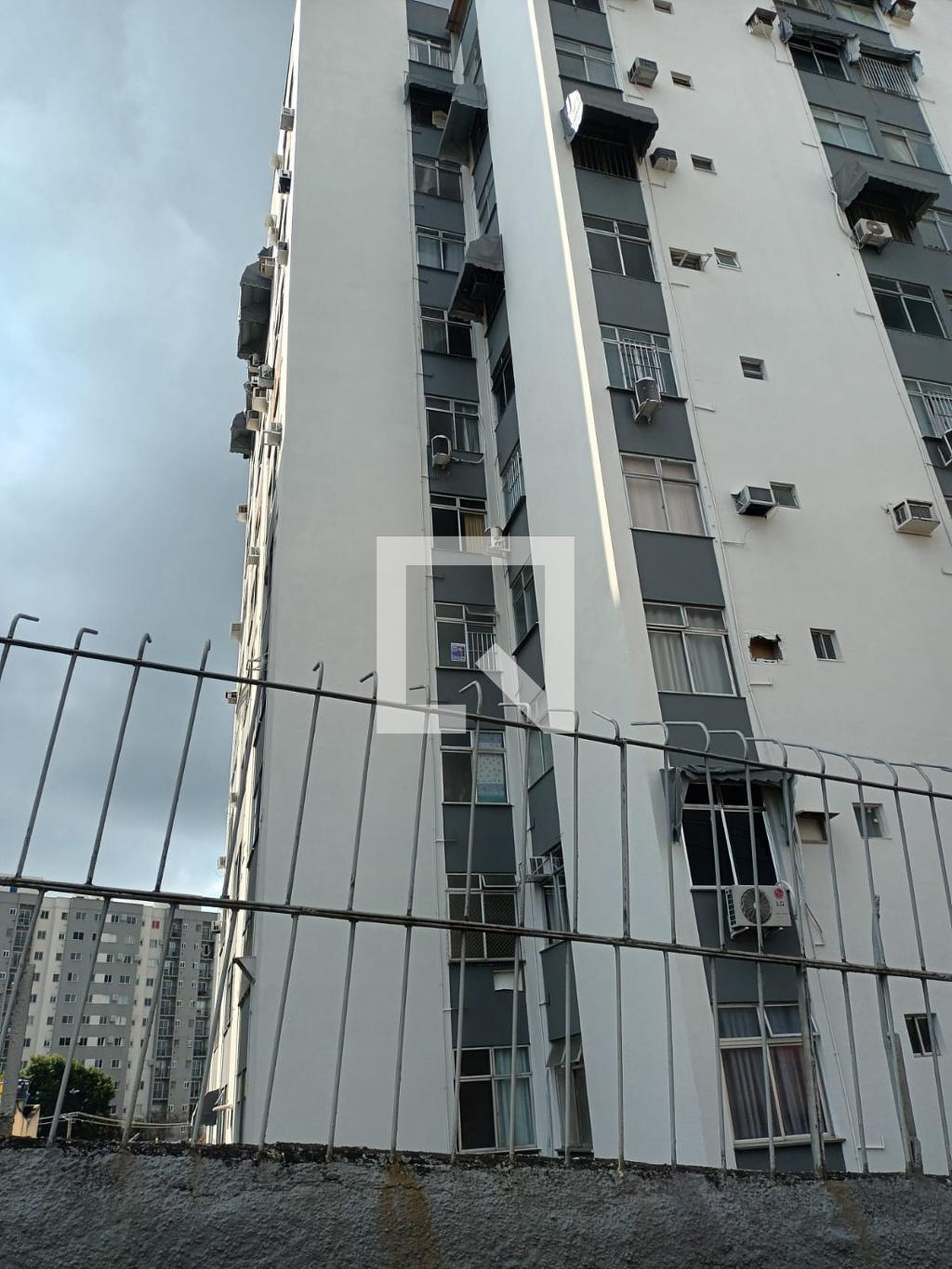 Fachada Condomínio em Rua Augusto Nunes, 100