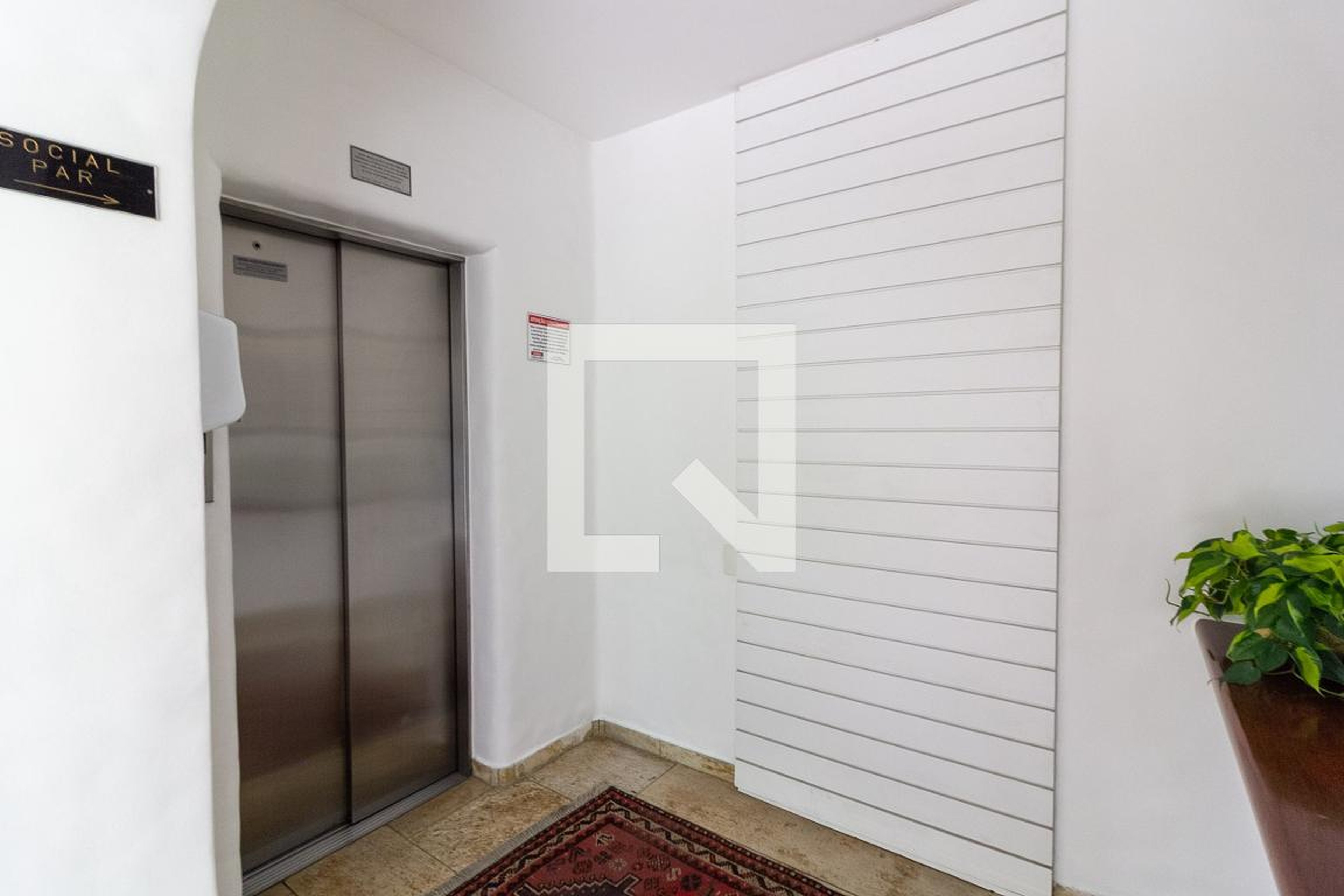 Elevador - Cisnes Real Imperial