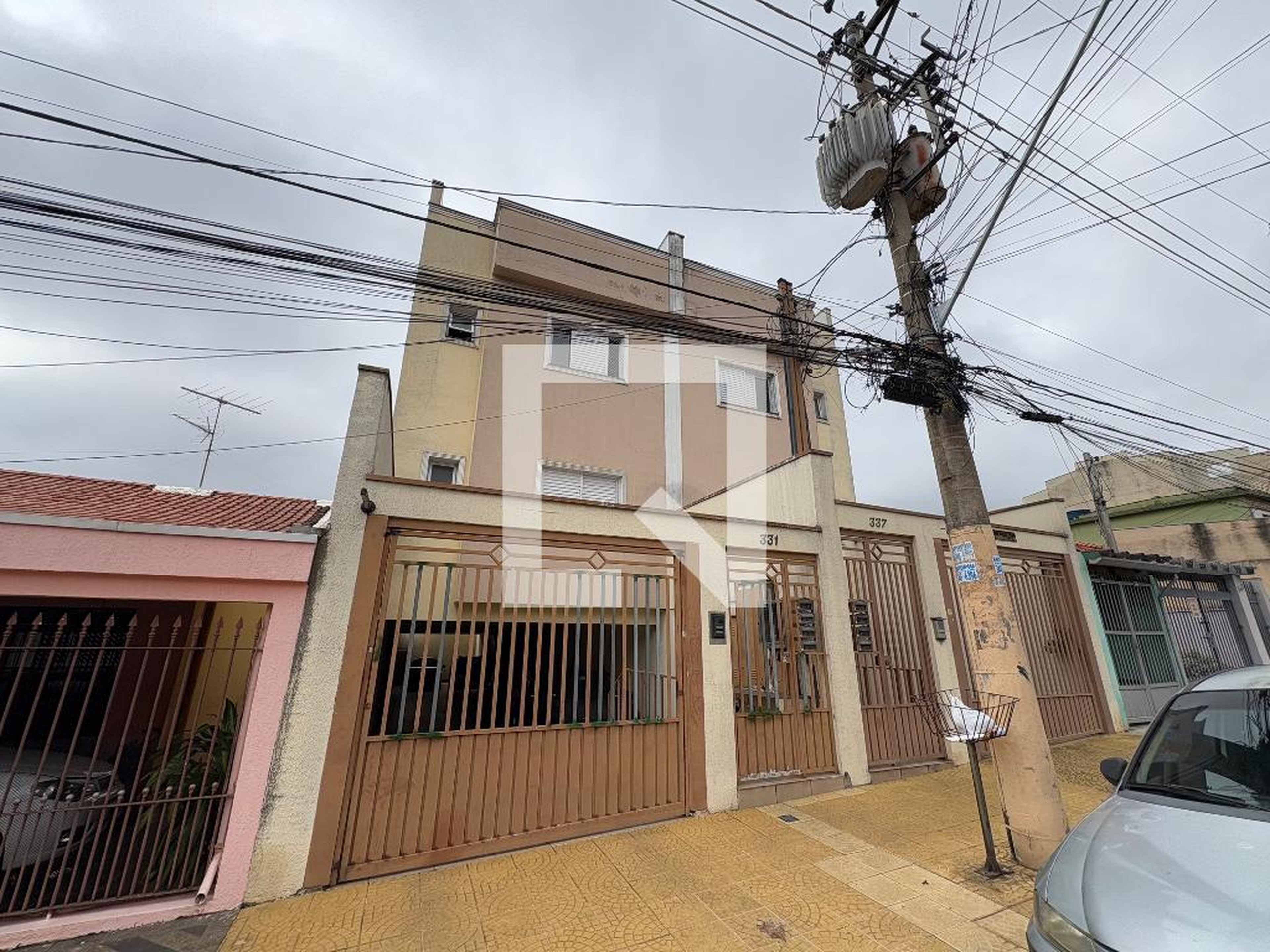 Fachada Condomínio em Rua Gana, 331