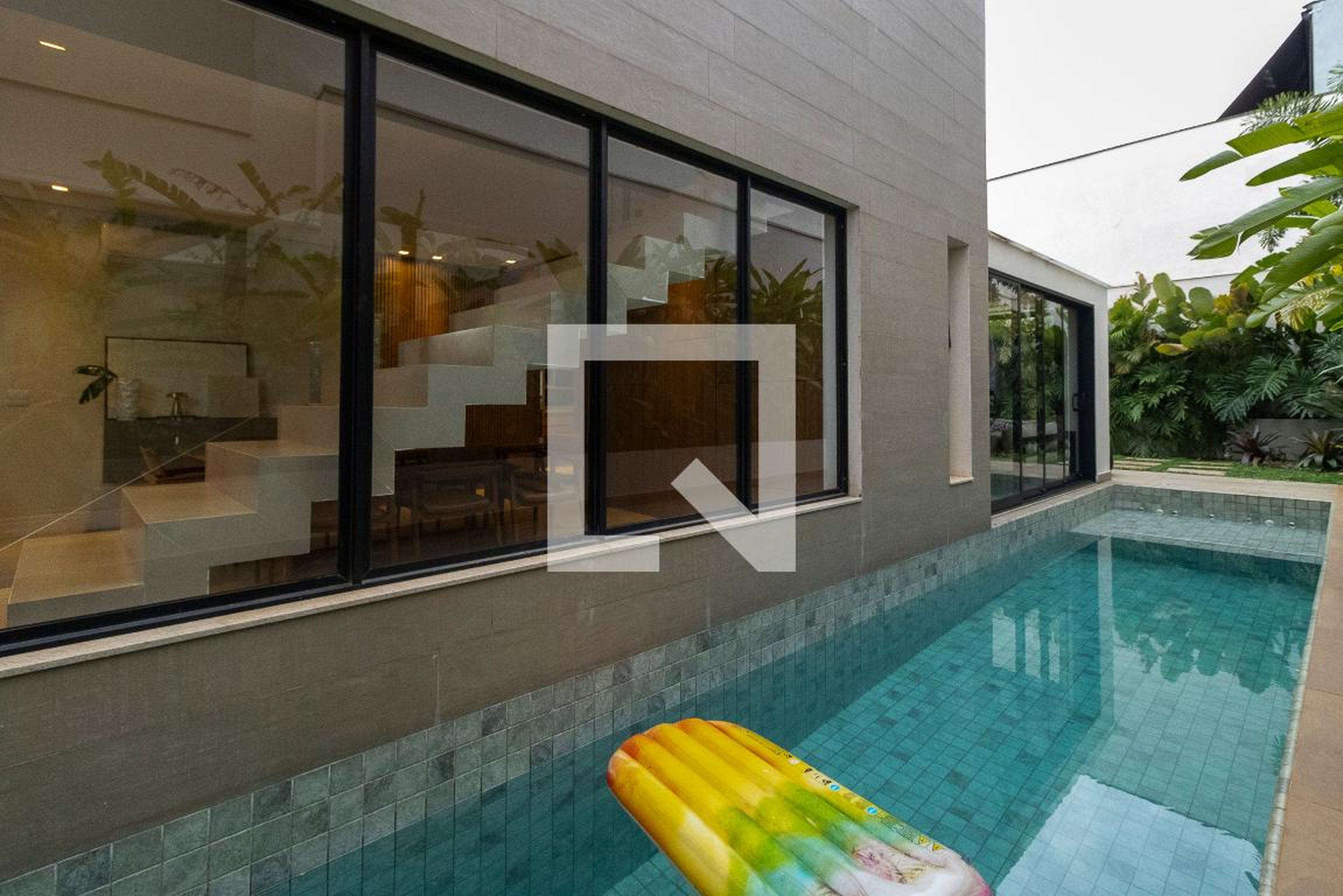 Piscina Condomínio em Rua Mildres Nunes Trevelin, 102