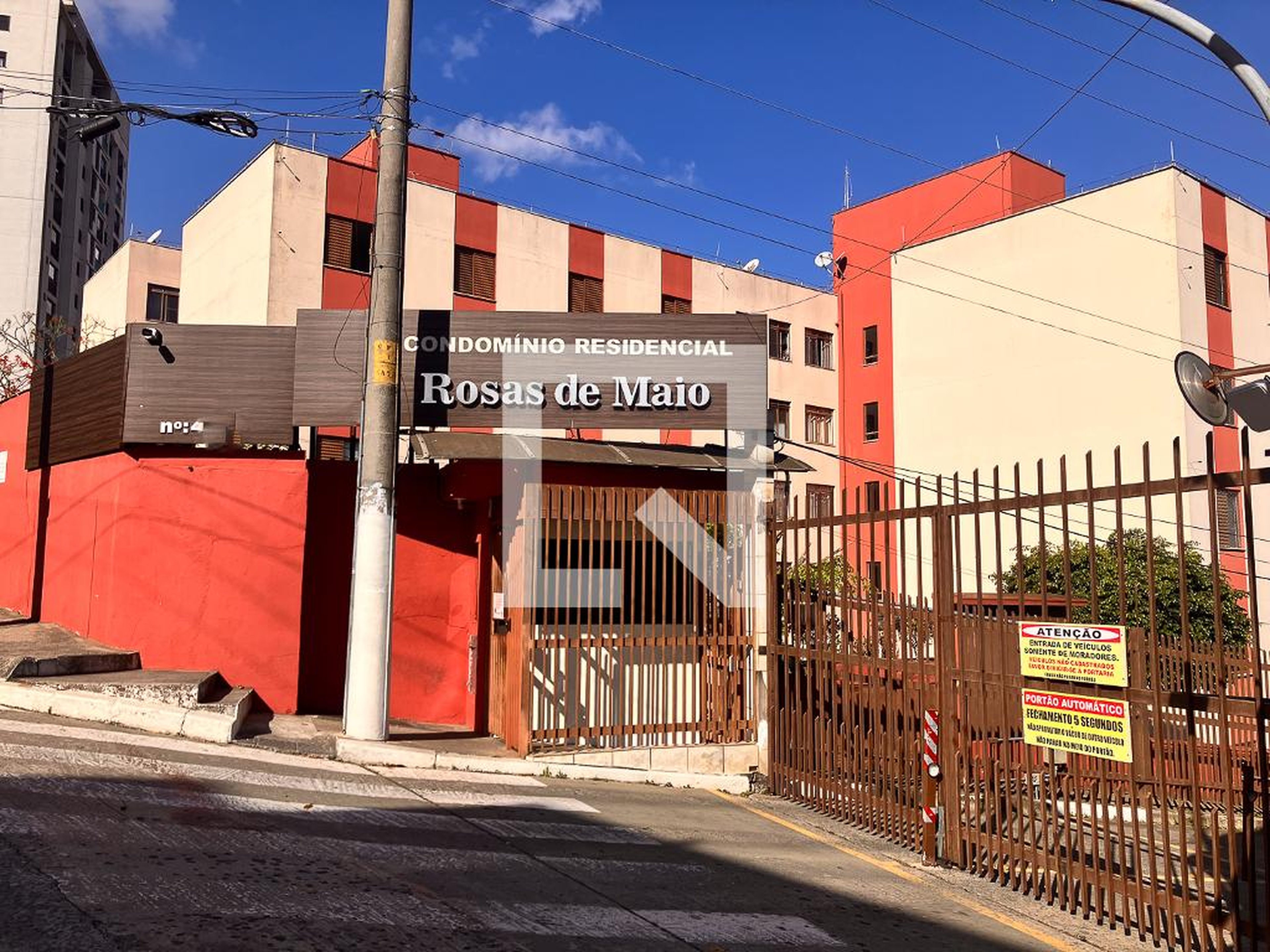 Fachada Condomínio em Rua Rosas de Maio, 91