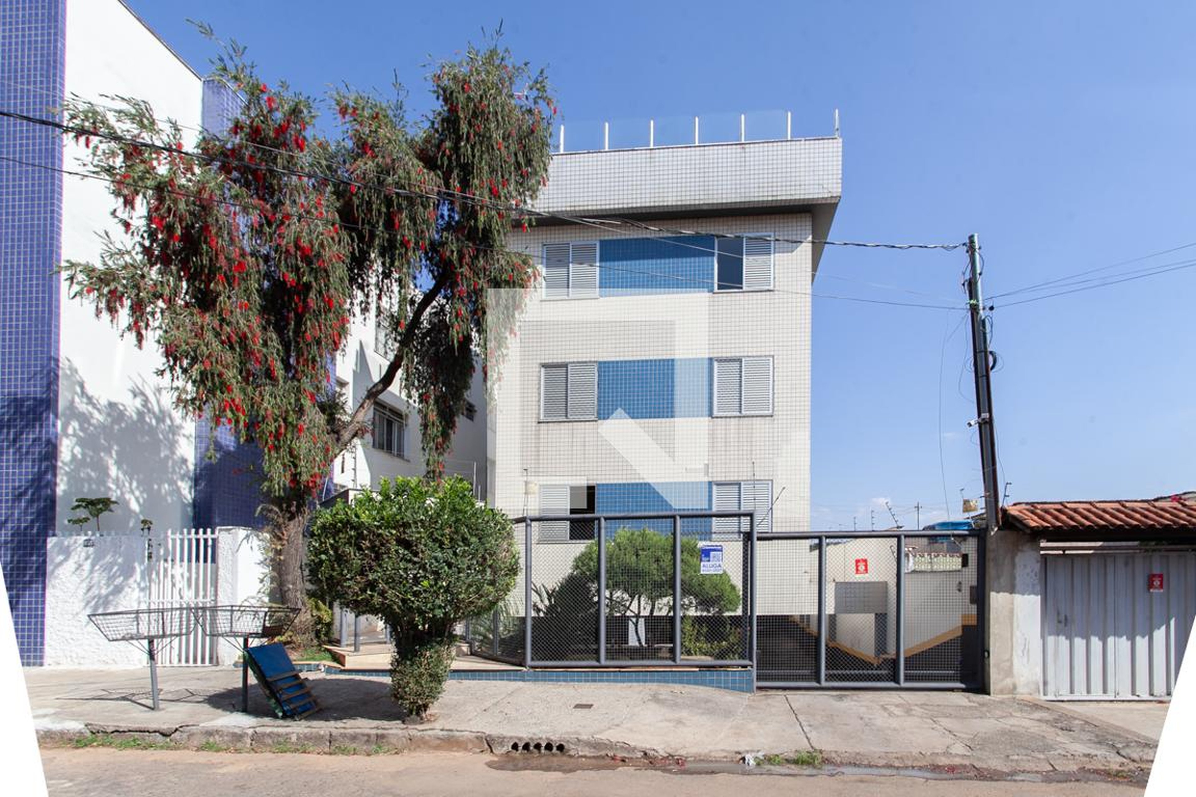 Fachada Condomínio em Rua Cornélio Cerqueira, 865