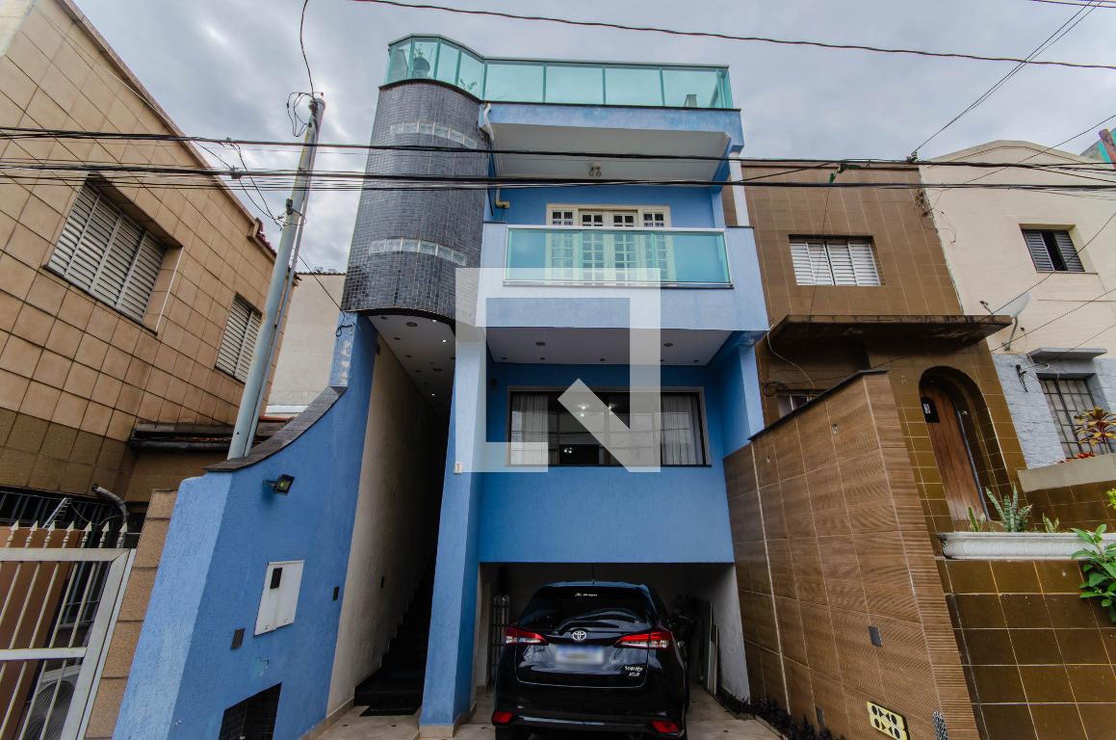 Fachada Condomínio em Rua Alves Ribeiro, 282