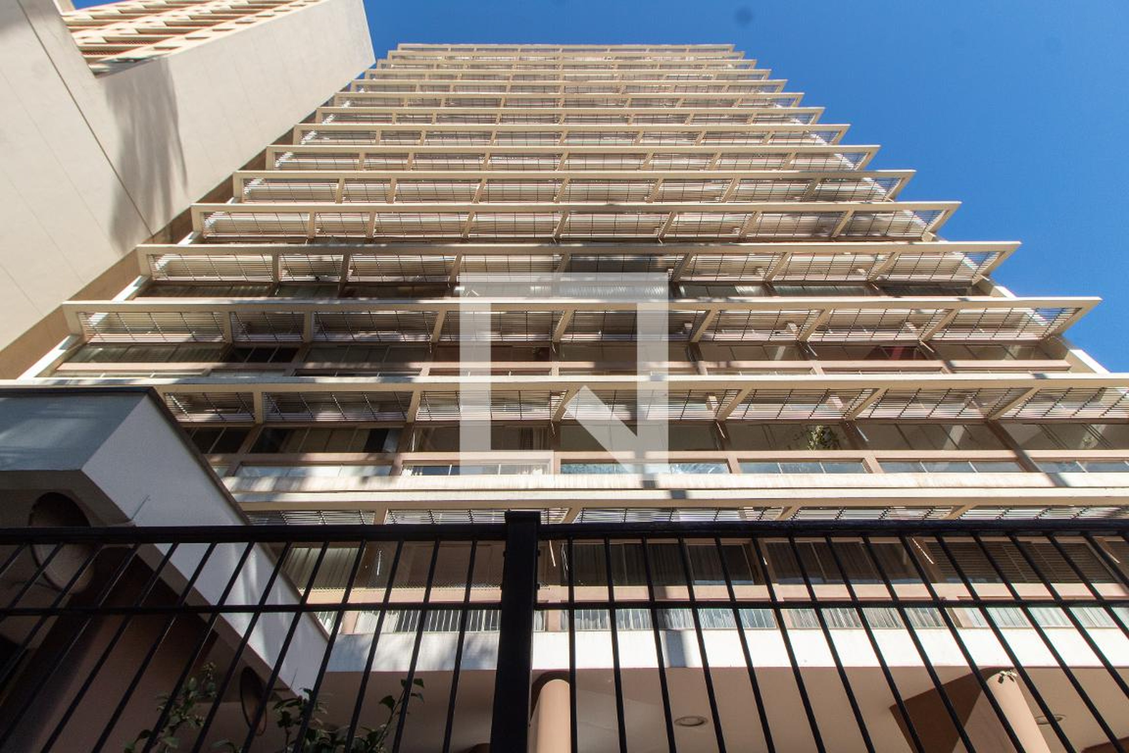 Fachada Condomínio em Rua Irmã Serafina, 919