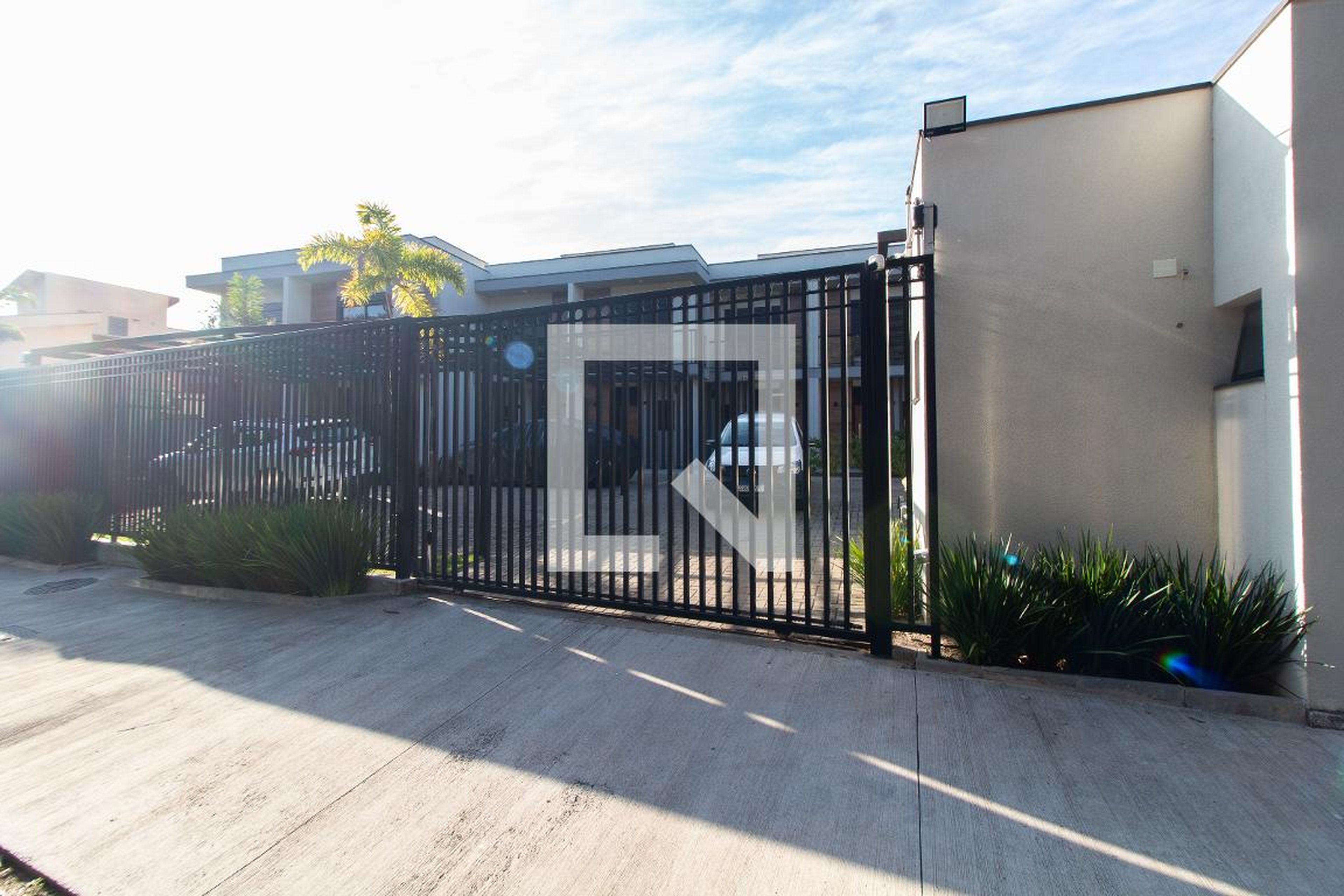 Fachada Condomínio em Rua Carandá, 432