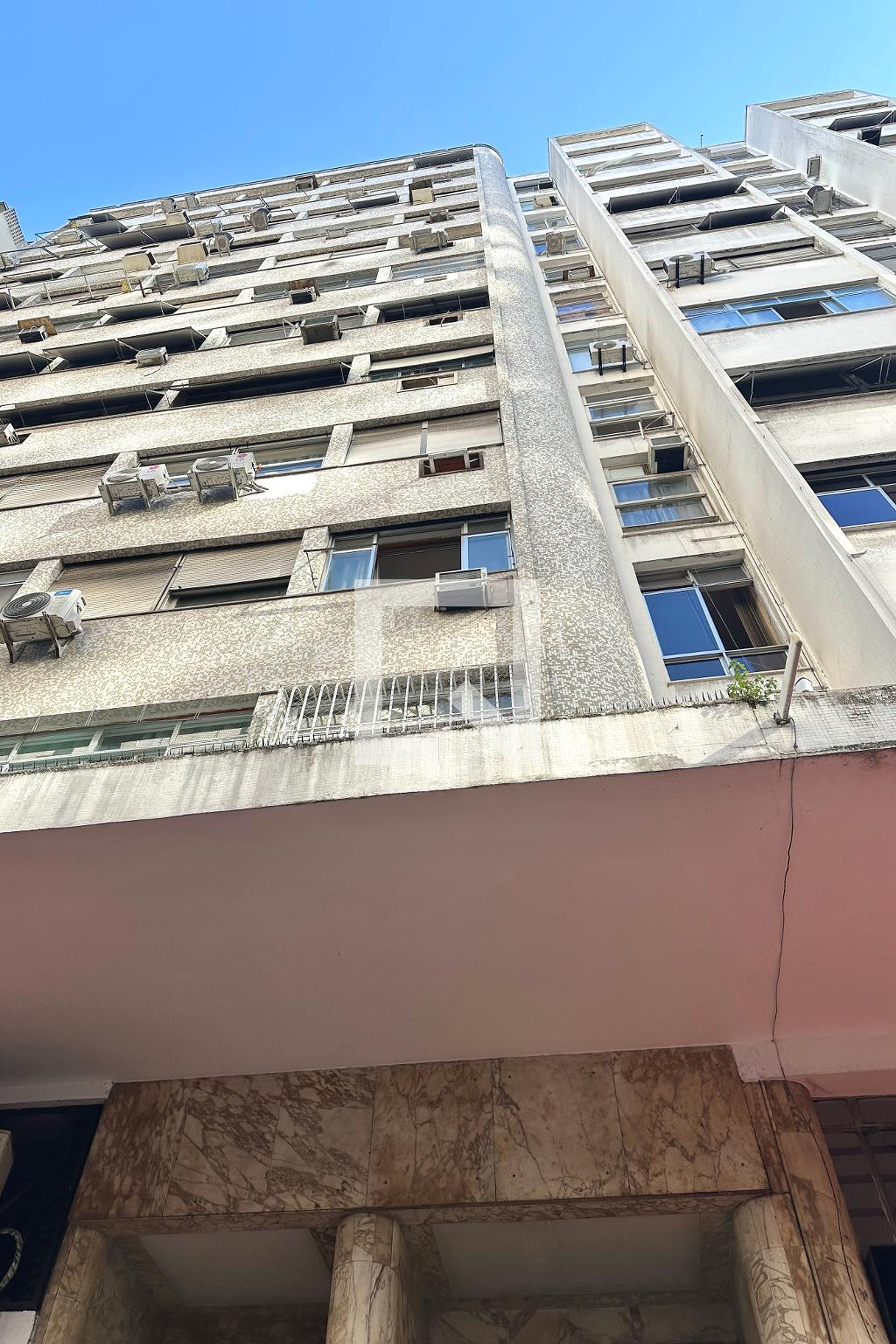 Fachada Condomínio em Rua Rodolfo Dantas, 85