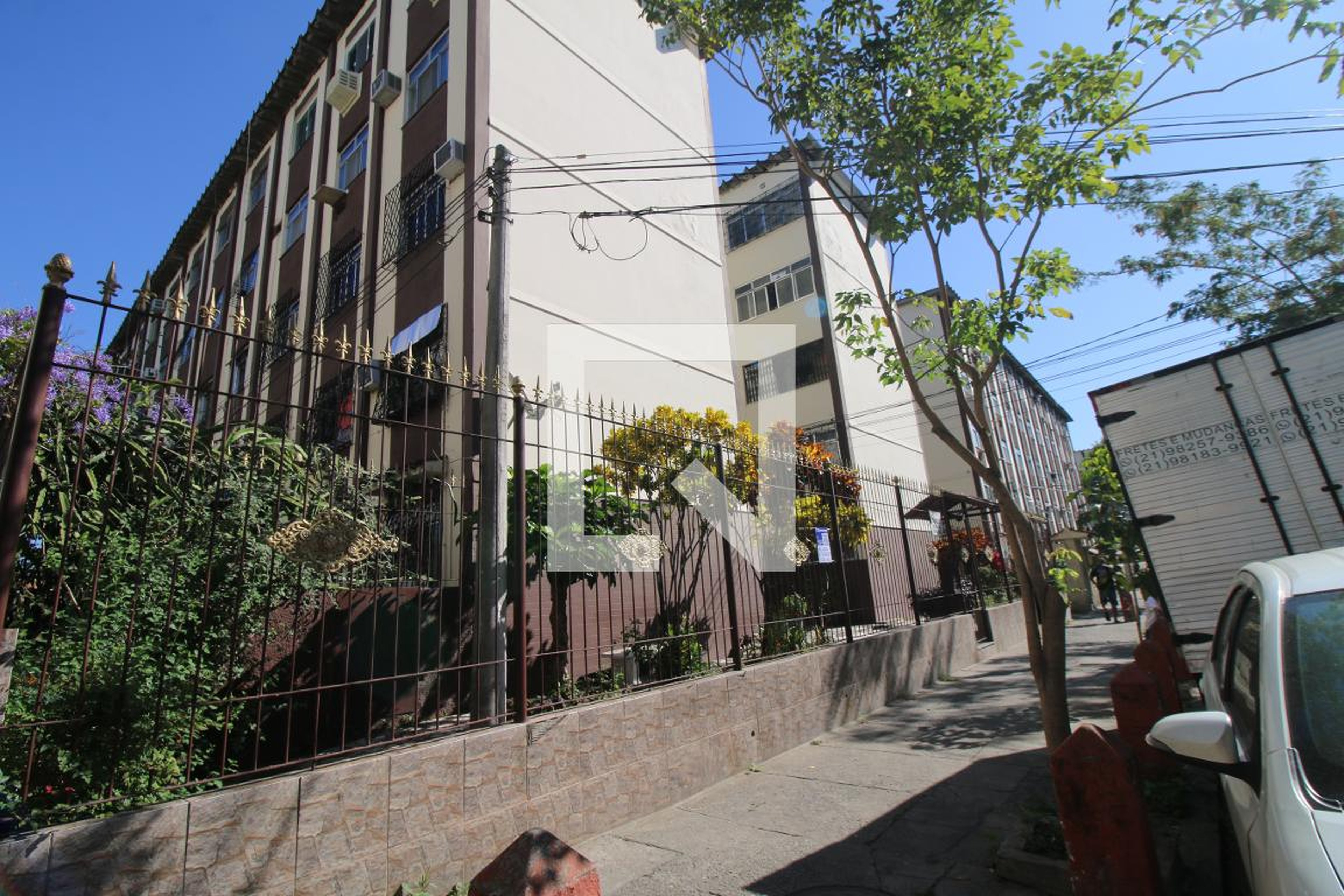 Fachada do Prédio Condomínio em Rua Romero Zander, 271