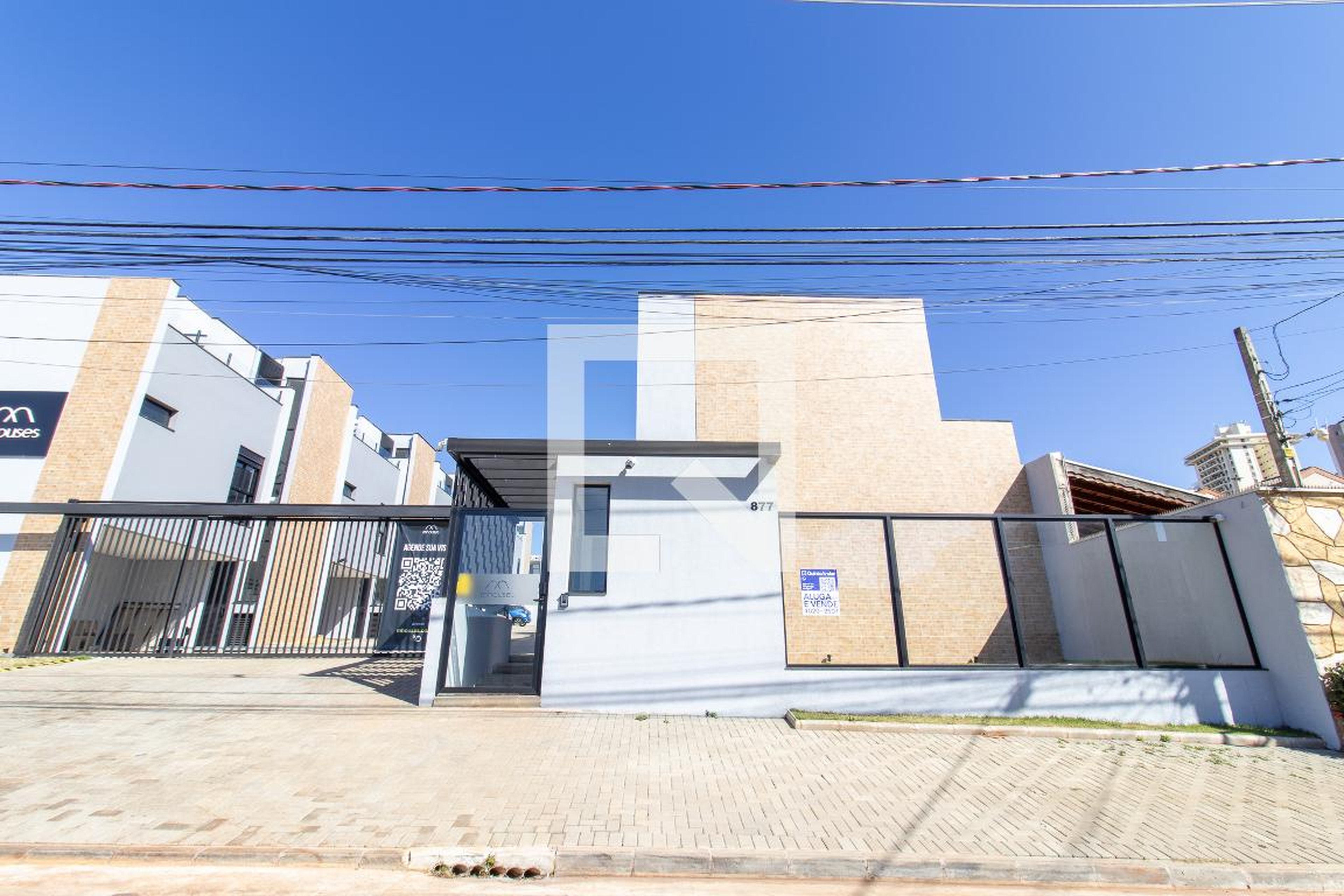 Fachada Condomínio em Rua das Margaridas, 877