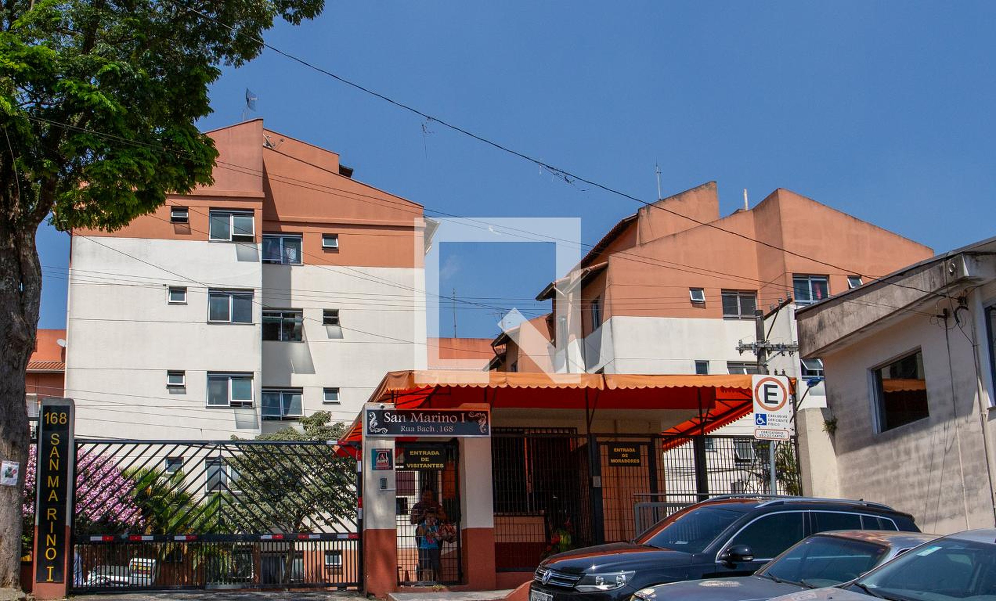 Fachada Condomínio em Rua Pau do Café, 168