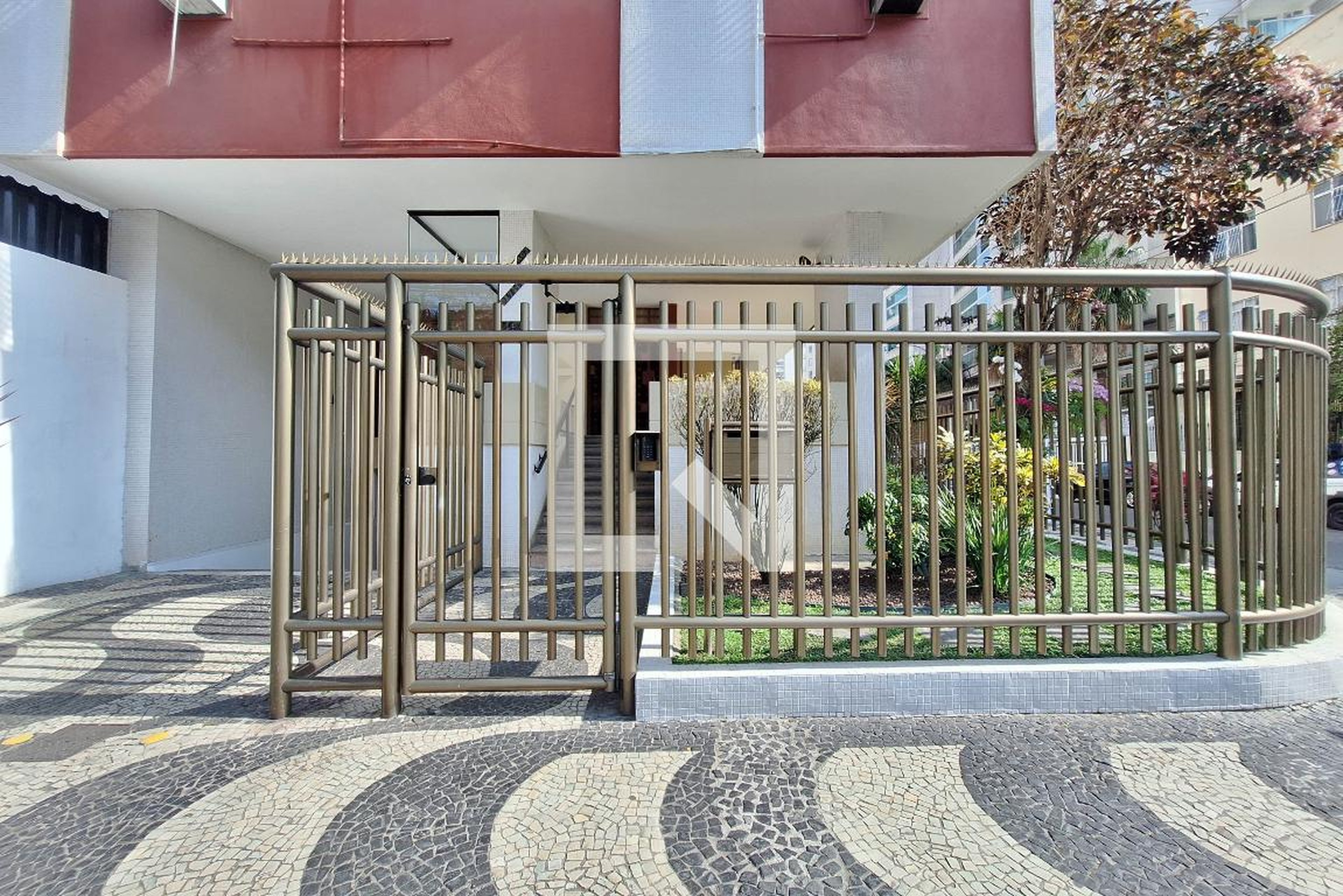 Fachada Condomínio em Avenida Almirante Ary Parreiras, 453