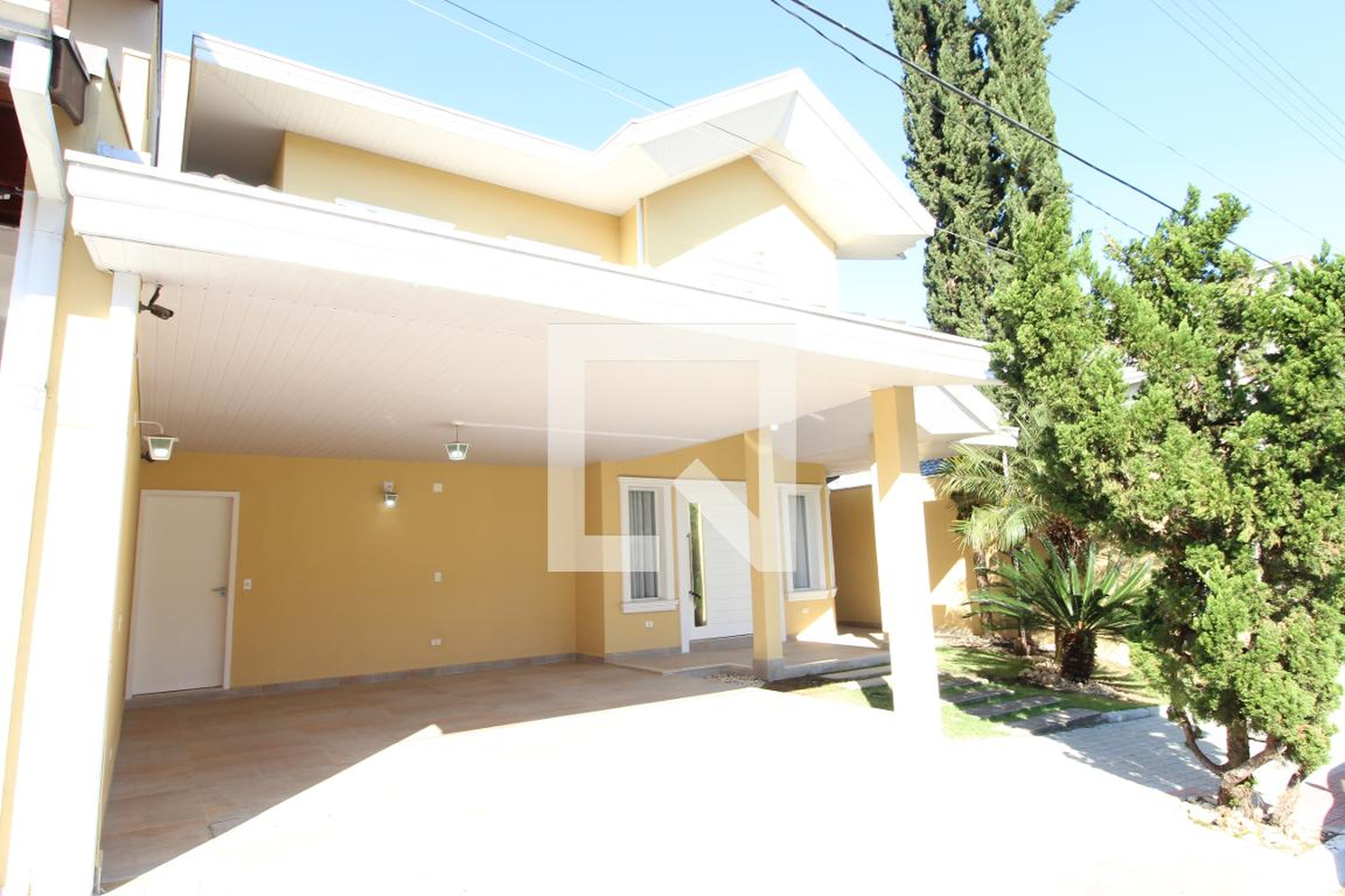 Fachada Condomínio em Rua Hermínia Carlos Fortunato, 34