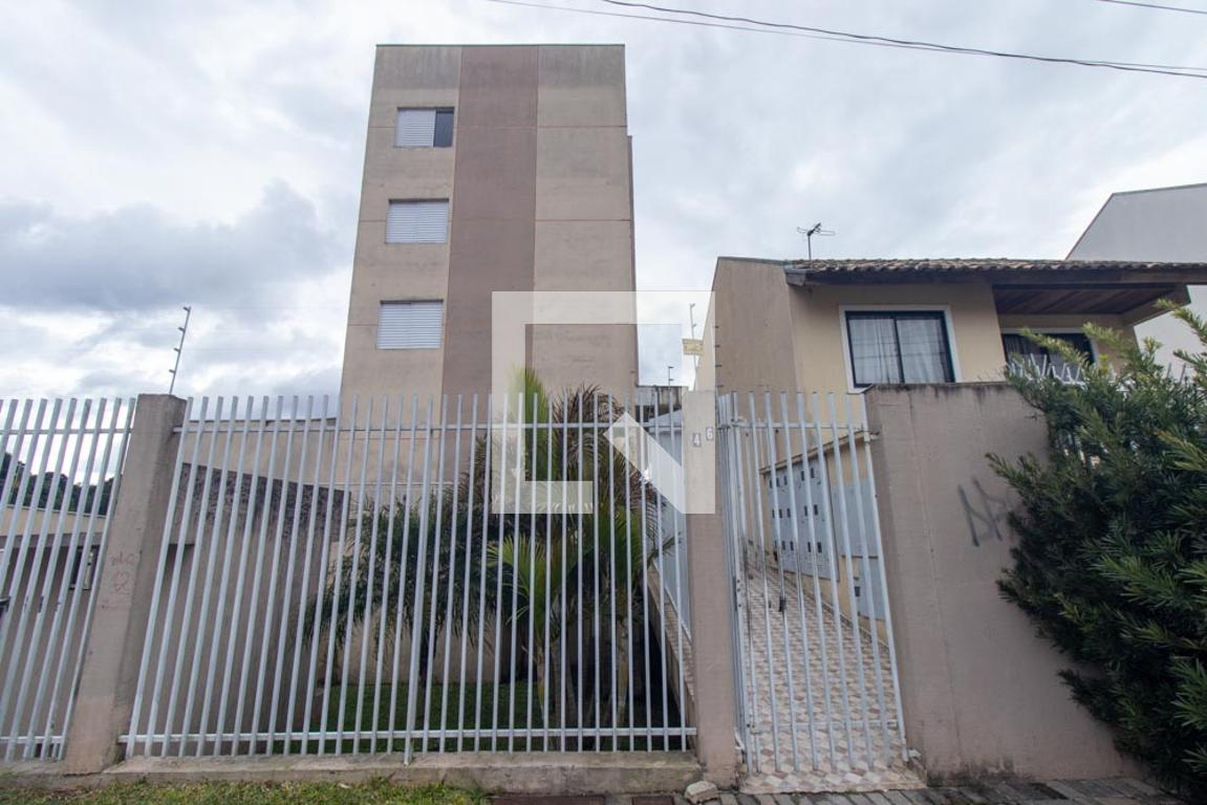 Fachada do Condomínio Condomínio em Rua Professora Georgina Mongruel, 46