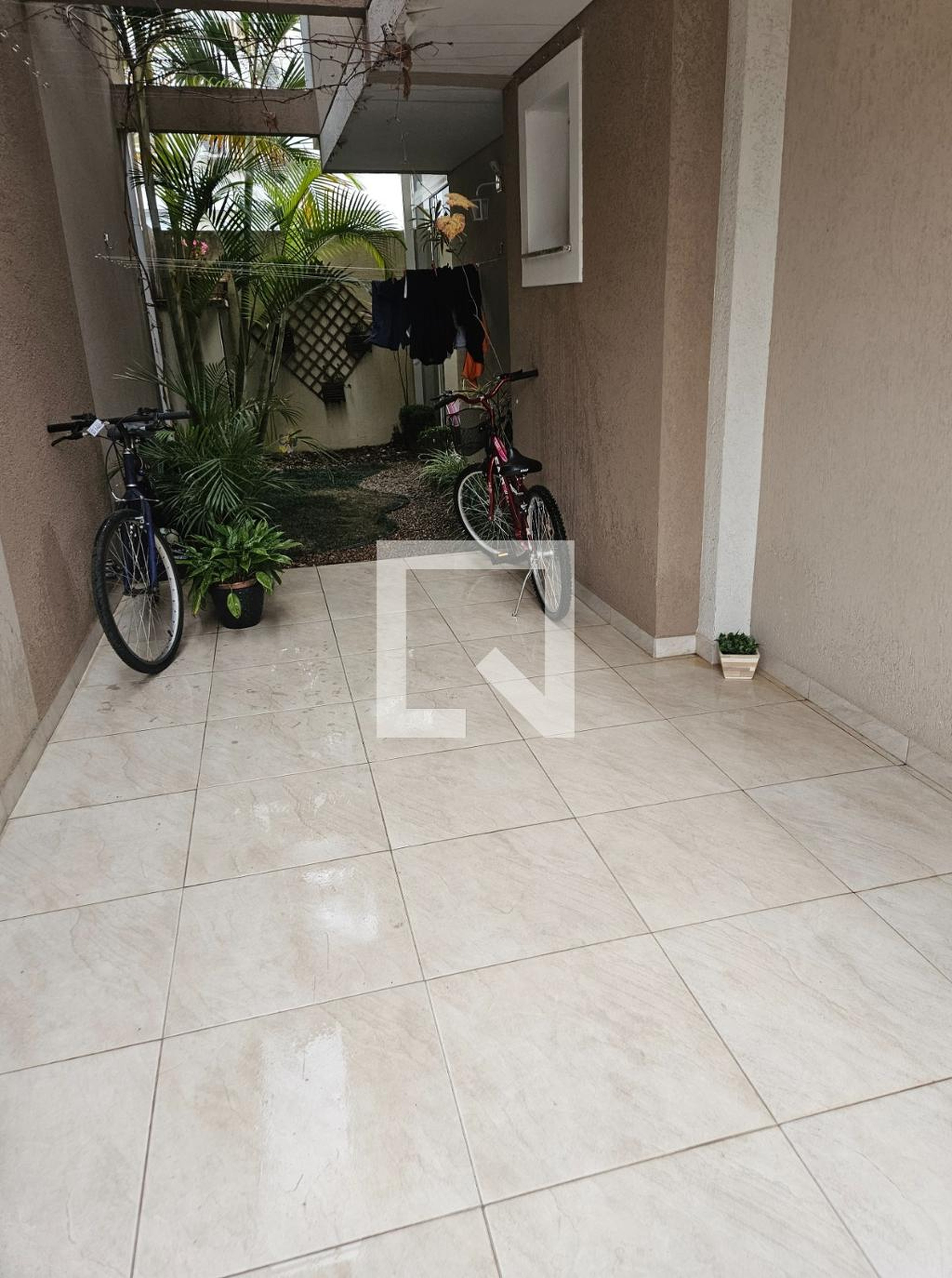 Área Externa Condomínio em Rua Júlio Zaninelli, 51