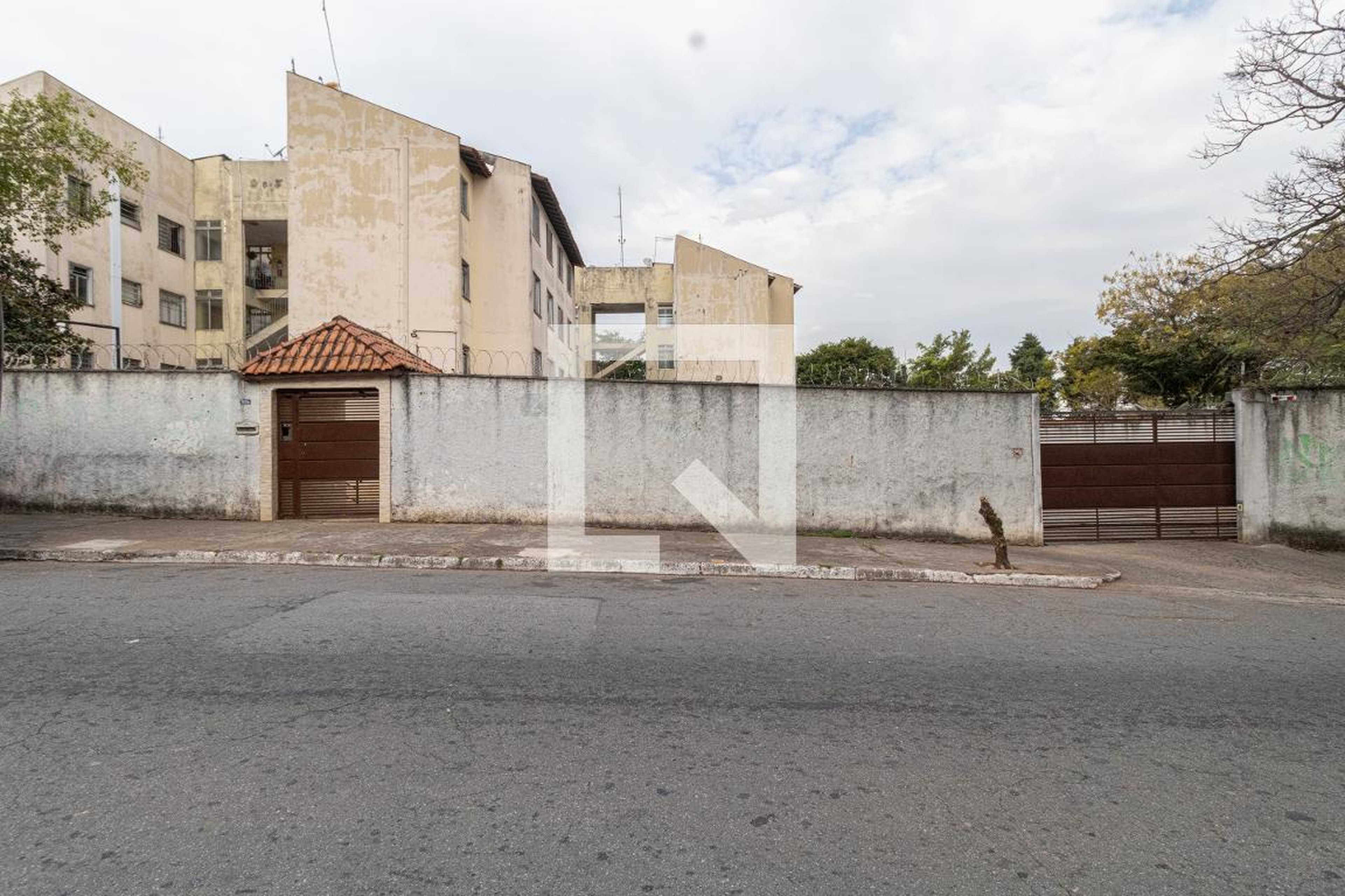 Fachada Condomínio em Rua Maria Baumann Mendonça, 906