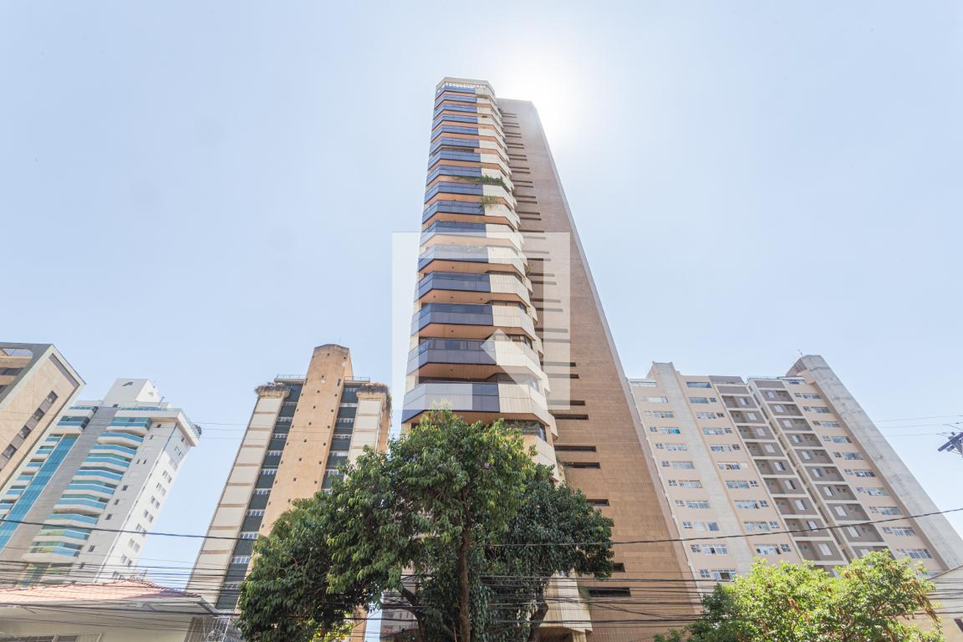 Fachada Condomínio em Rua Bernardo Guimarães, 2440