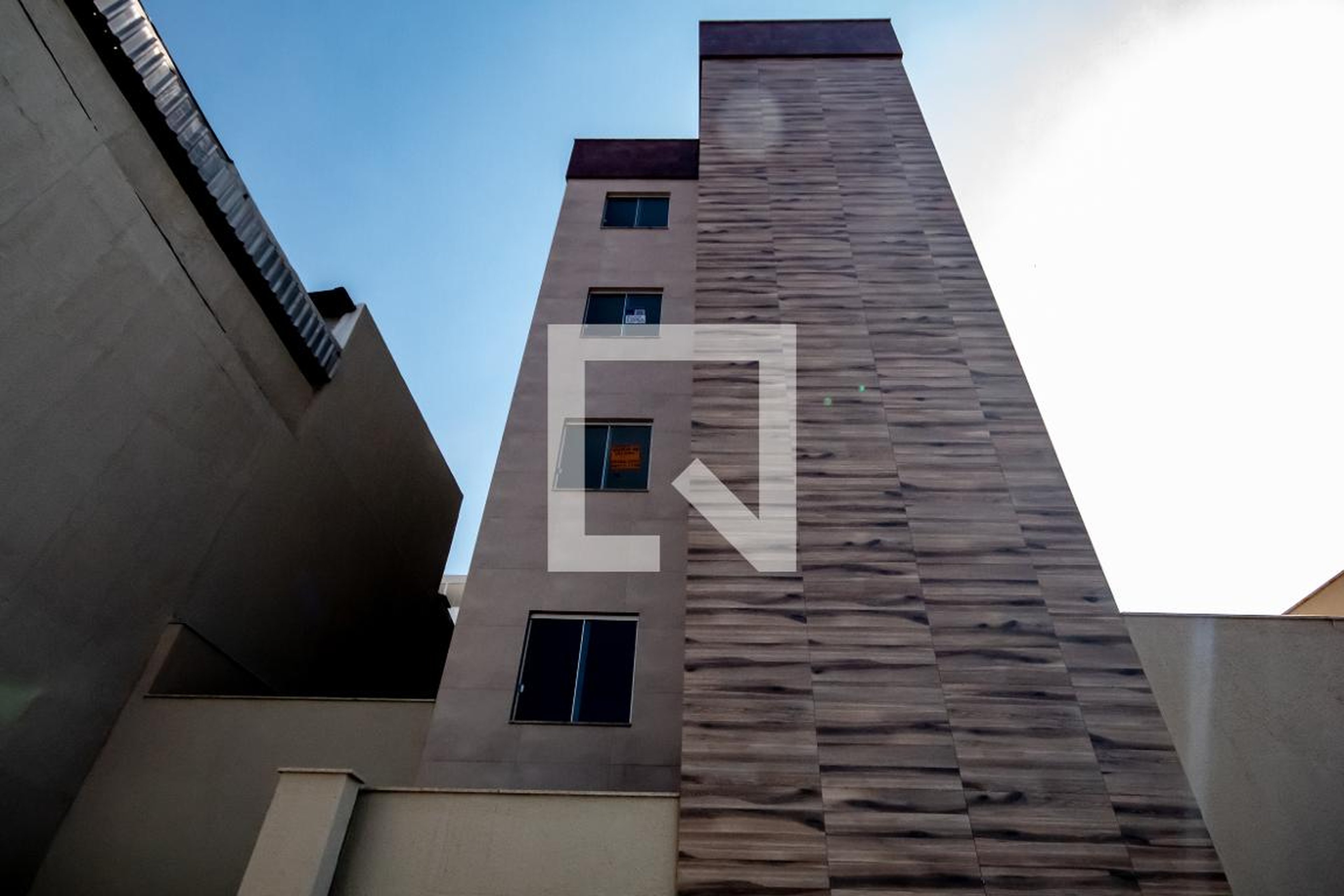 Fachada Condomínio em Rua Dom Eugênio Correia, 63