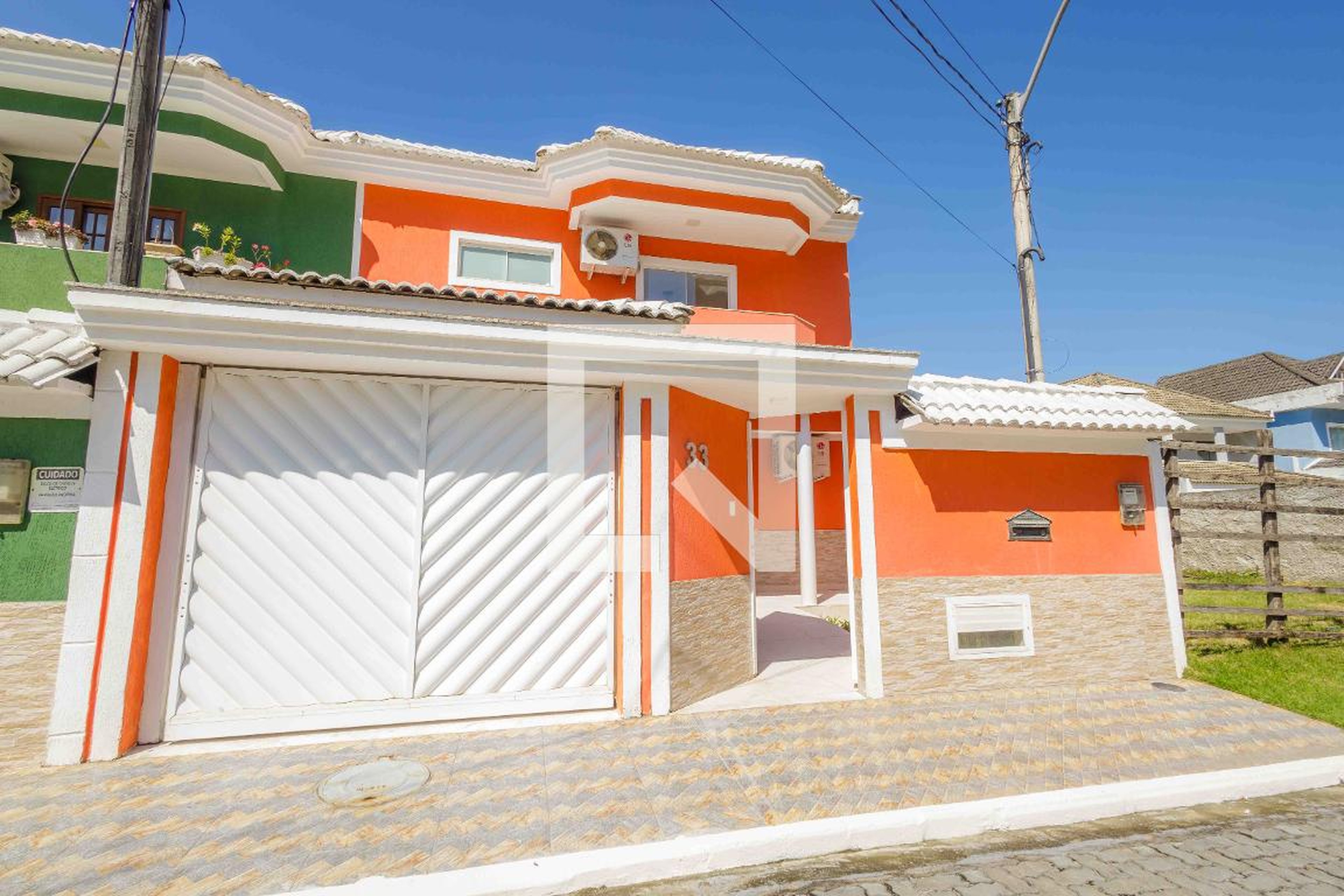 Fachada Condomínio em Rua Professor Santos Moreira, 7