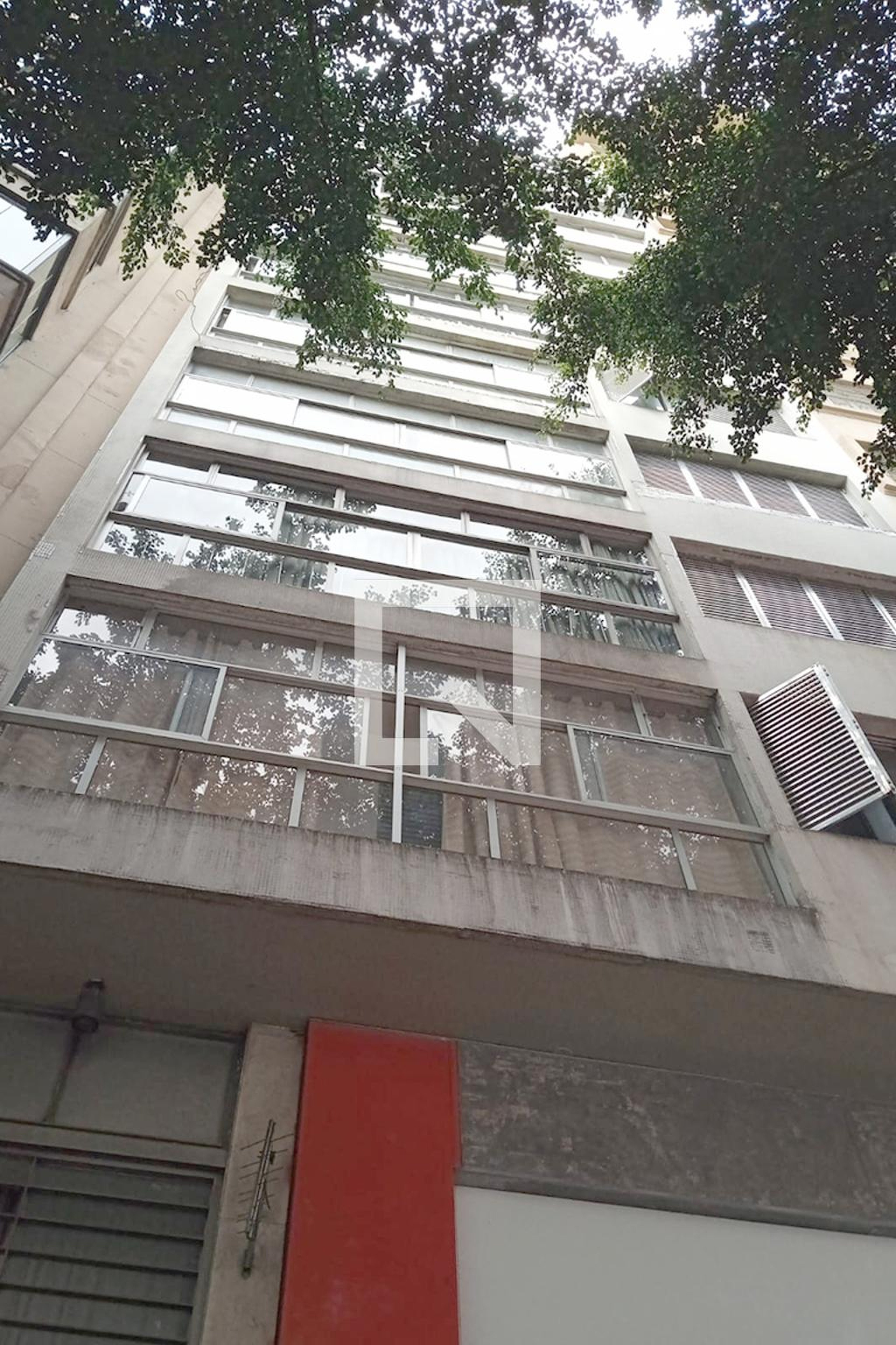 Fachada Condomínio em Rua das Palmeiras, 80