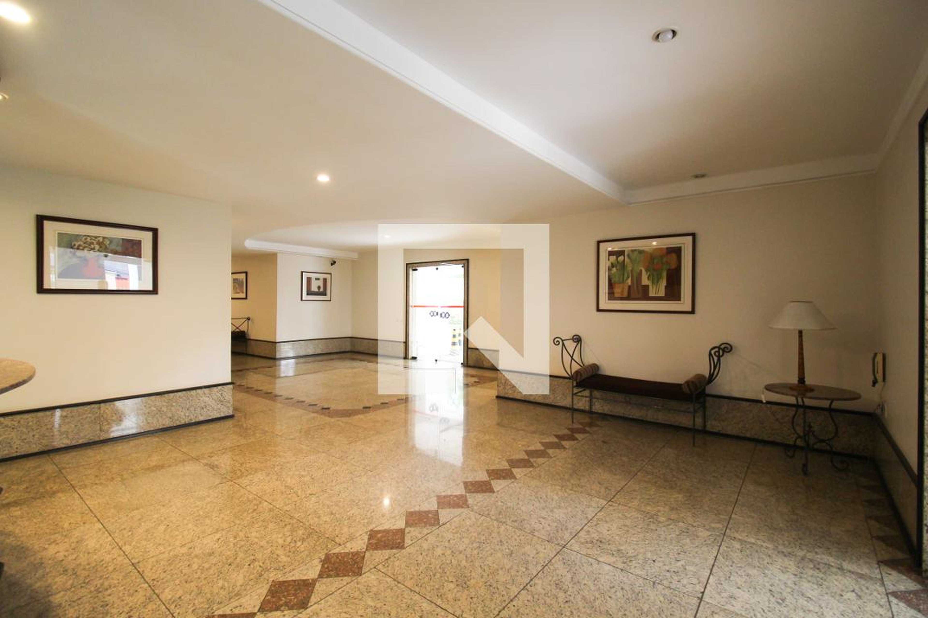 Hall - Edifício Prince de Lyon