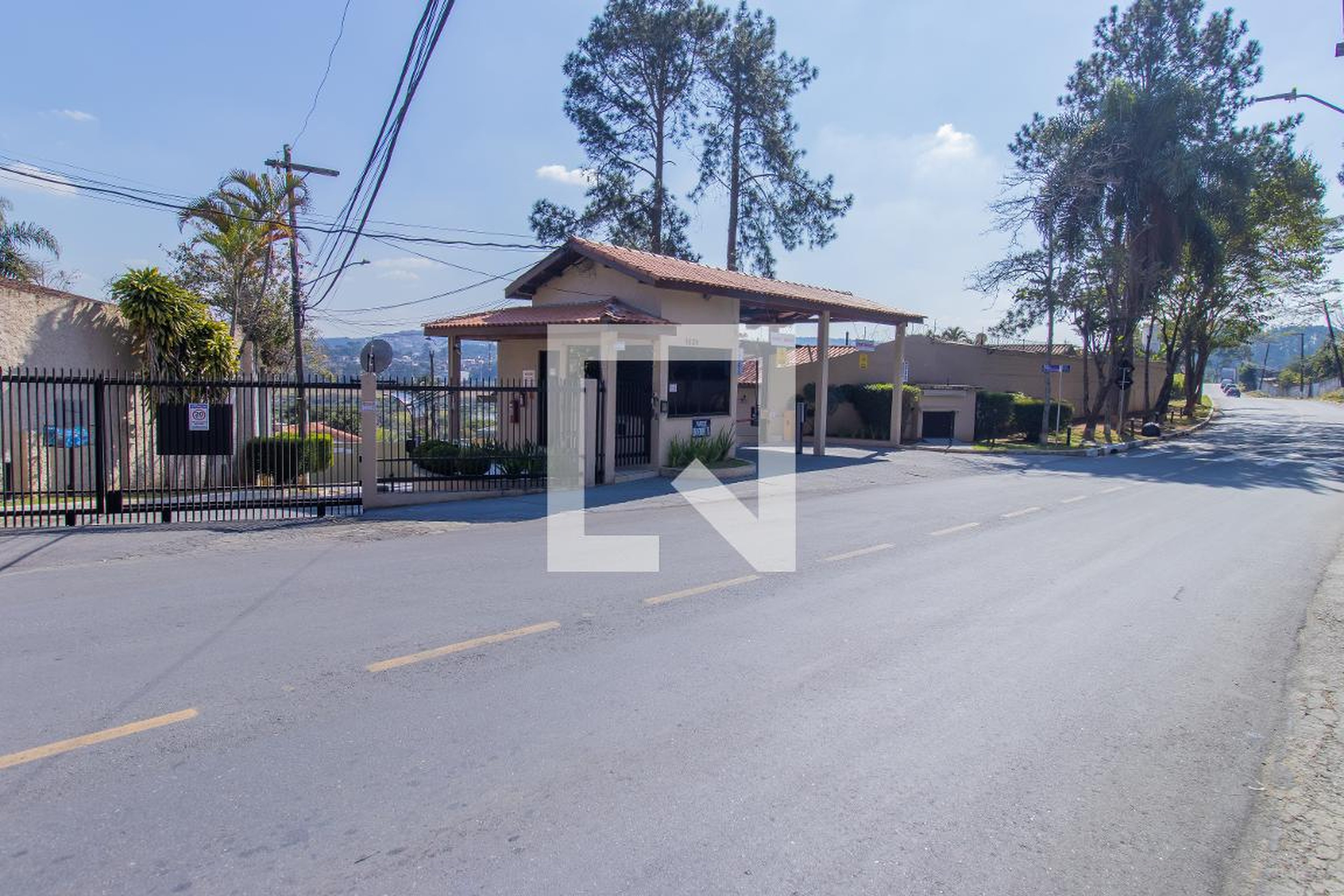 Fachada do condomínio Condomínio em Rua Itapira, 155