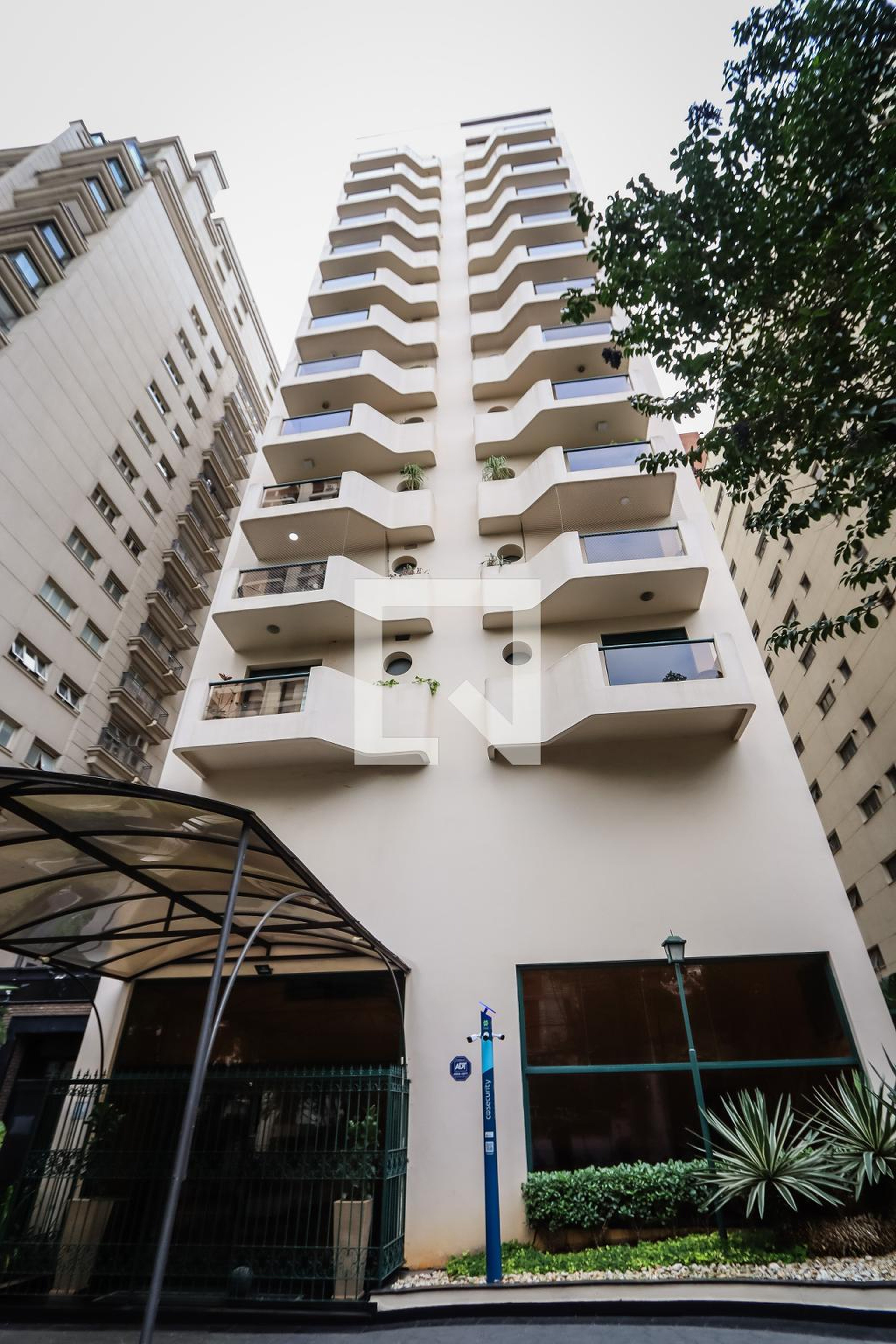 Prédio Condomínio Plaza Regency