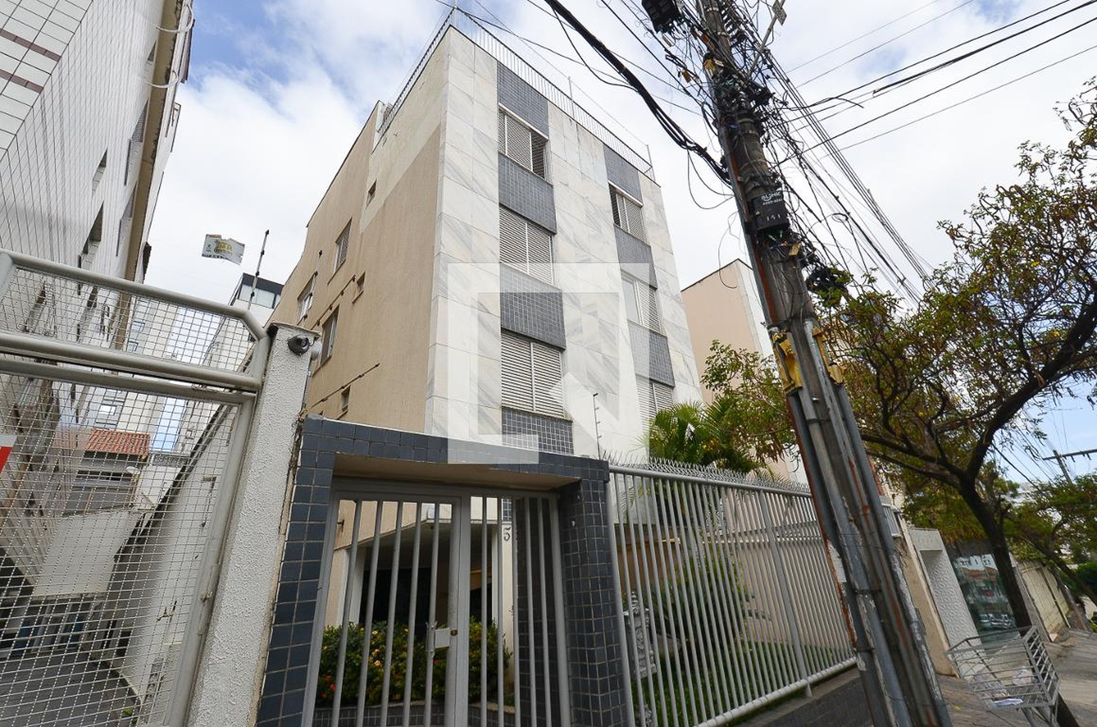 Fachada Condomínio em Rua Cardeal Stepinac, 592