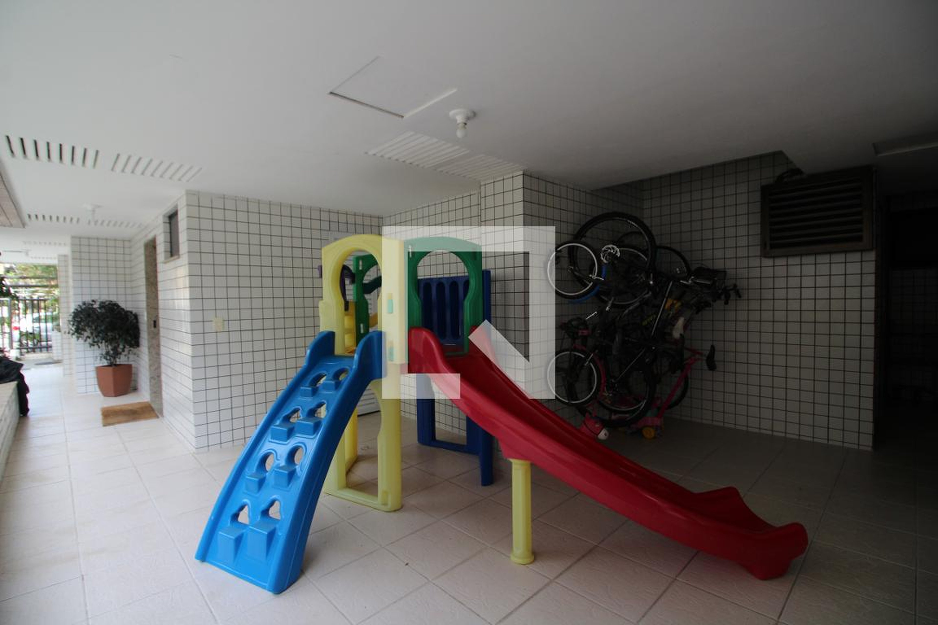 Playground - Edifício Residencias La Defense